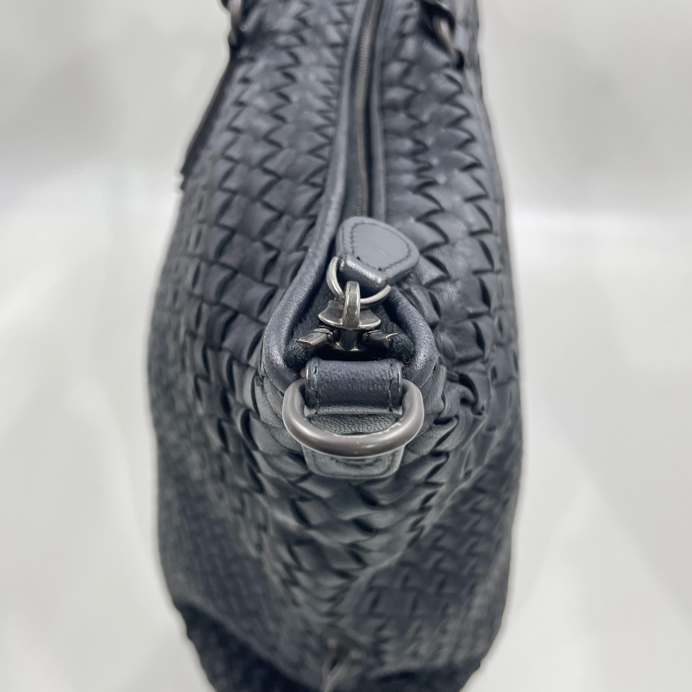 Bottega Veneta Maxi Convertible Tote Dark Navy Leather 50cm en vente 13