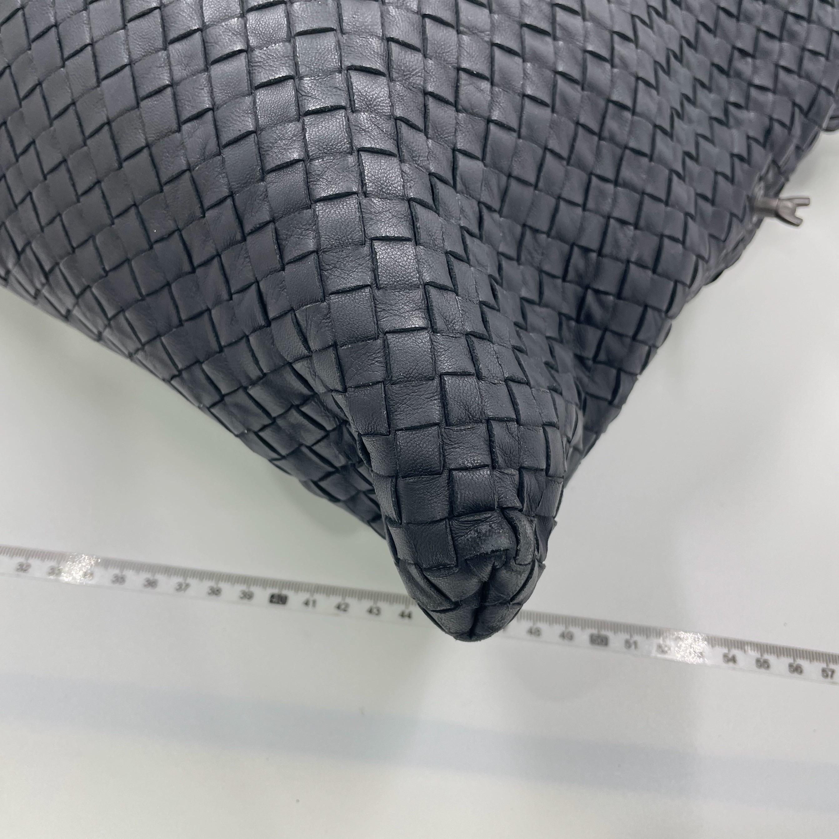 Bottega Veneta Maxi Convertible Tote Dark Navy Leather 50cm en vente 14