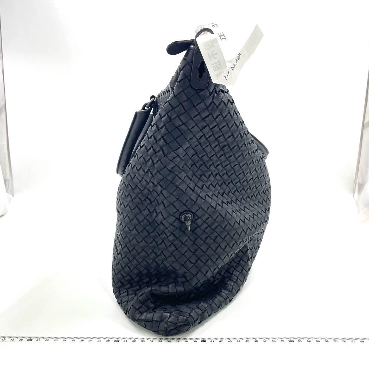 Bottega Veneta Maxi Convertible Tote Dark Navy Leather 50cm Pour femmes en vente