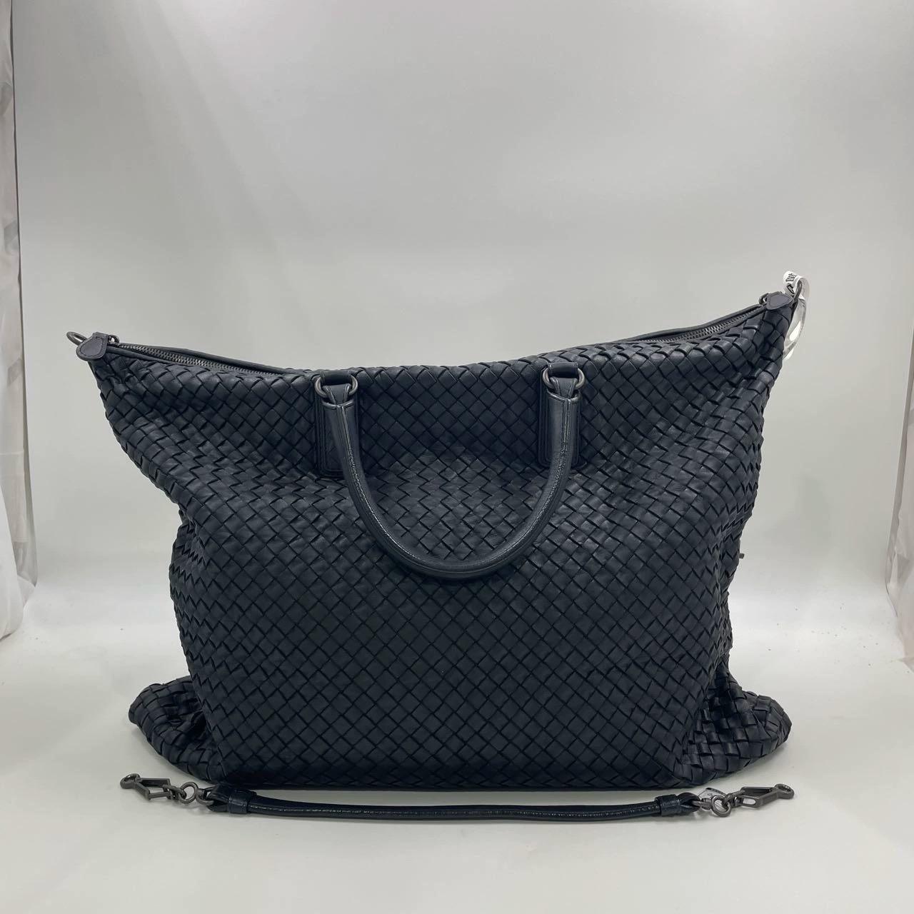 Bottega Veneta Maxi Convertible Tote Dark Navy Leather 50cm en vente 2
