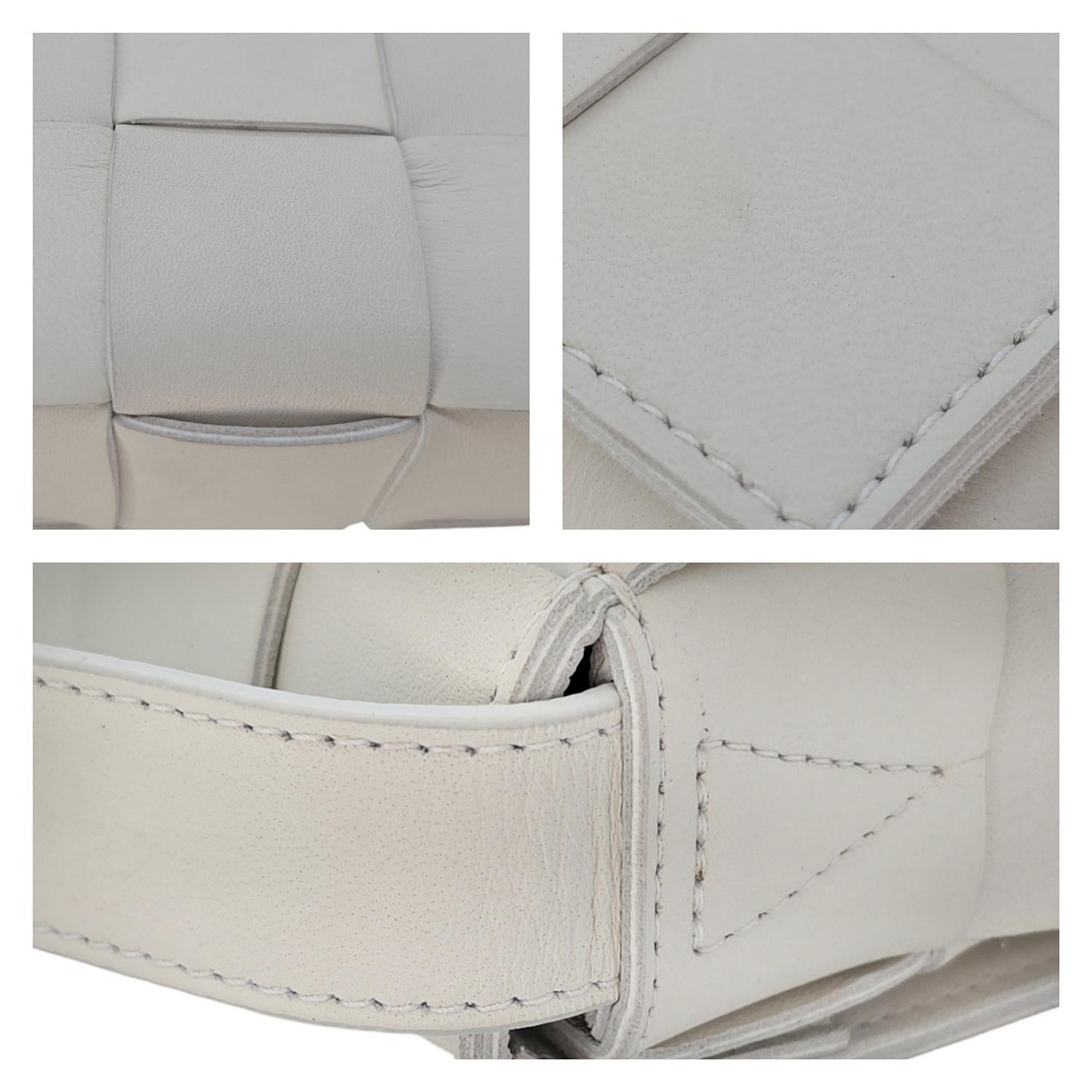 Bottega Veneta Maxi Intecciato Cassette Small Crossbody Bag in vendita 2