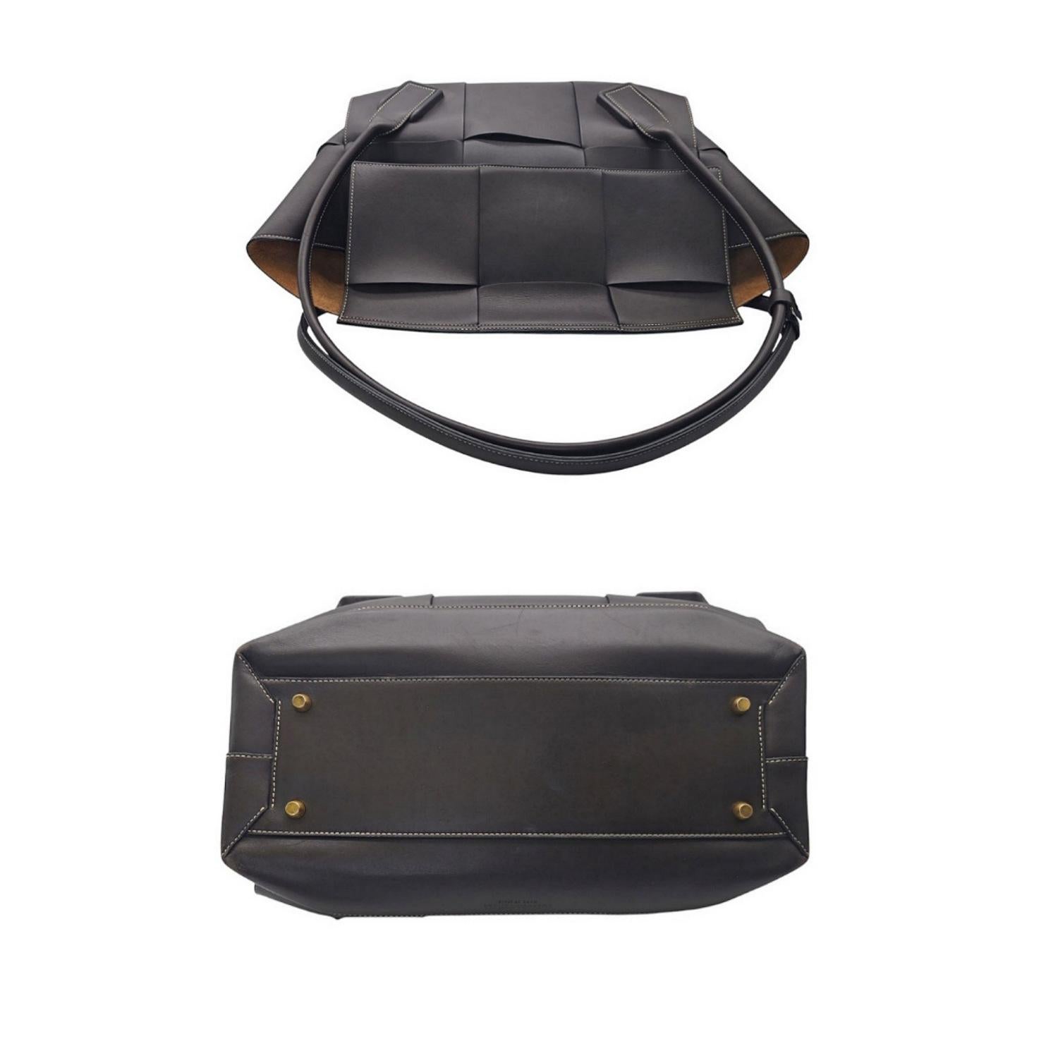 Femenino o masculino Bolso Tote Bottega Veneta Maxi Intrecciato Arco 56
