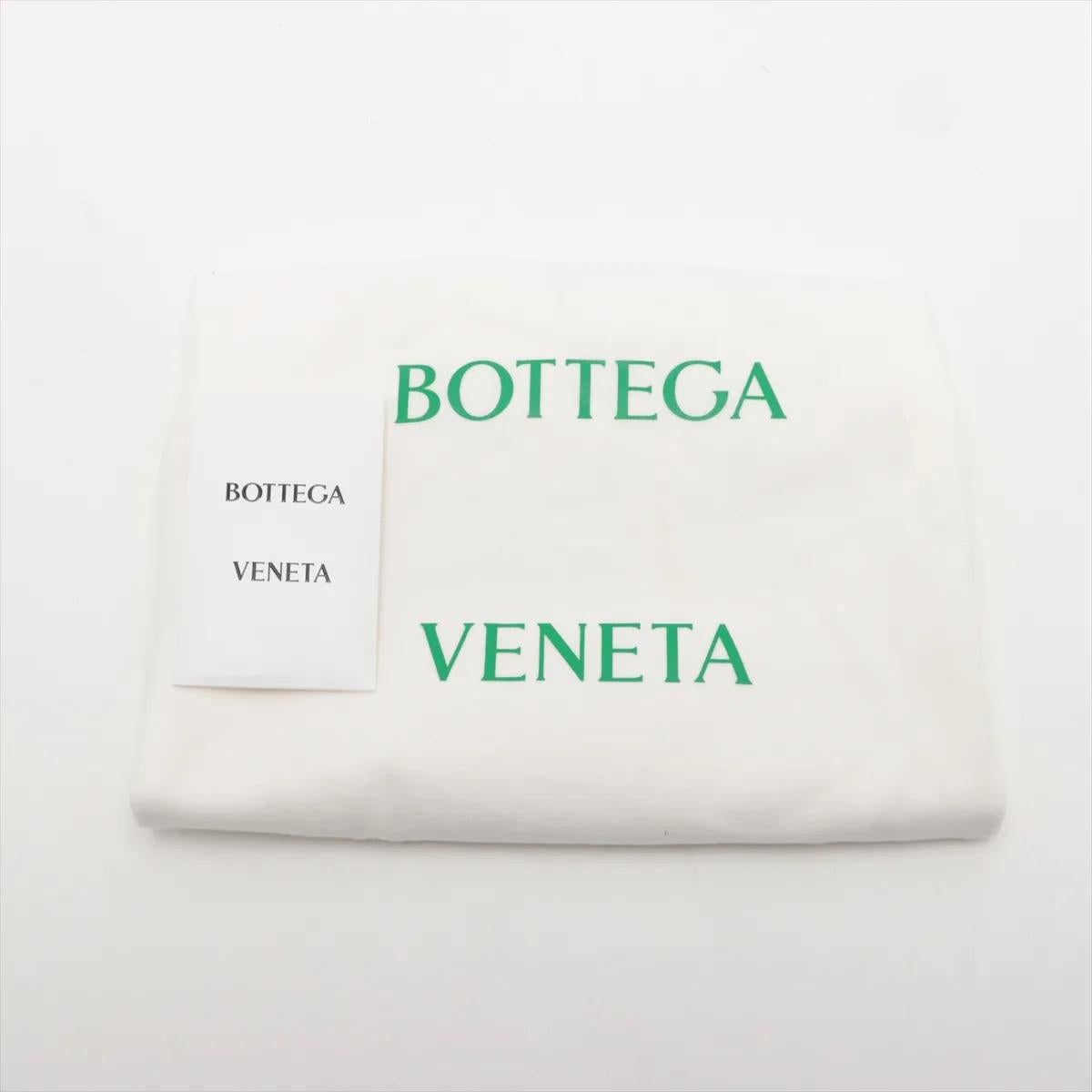 *Bottega Veneta Maxi Intrecciato Cassette Mini Bucket Crossbody Bag Greene & Greene in vendita 4