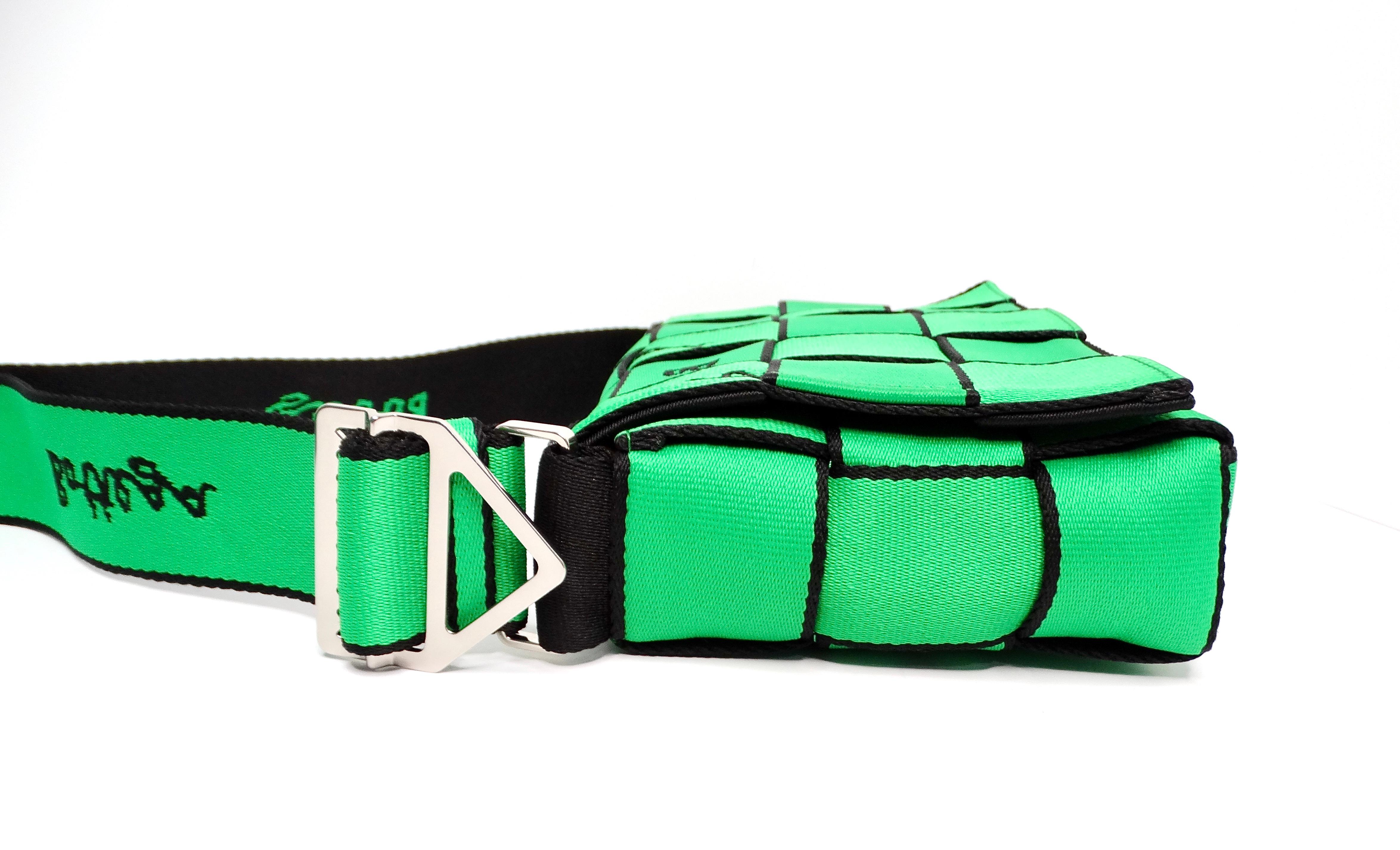 Bolso cruzado Bottega Veneta Maxi Intrecciato Periquito Cassette Verde en venta