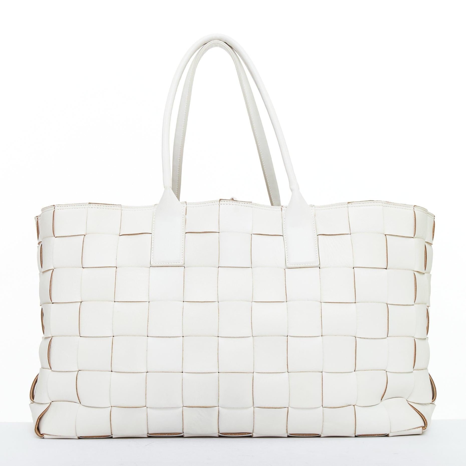 Donna Bottega Veneta Maxi Intreccio Cabat bianco maxi tote in pelle intrecciata in vendita