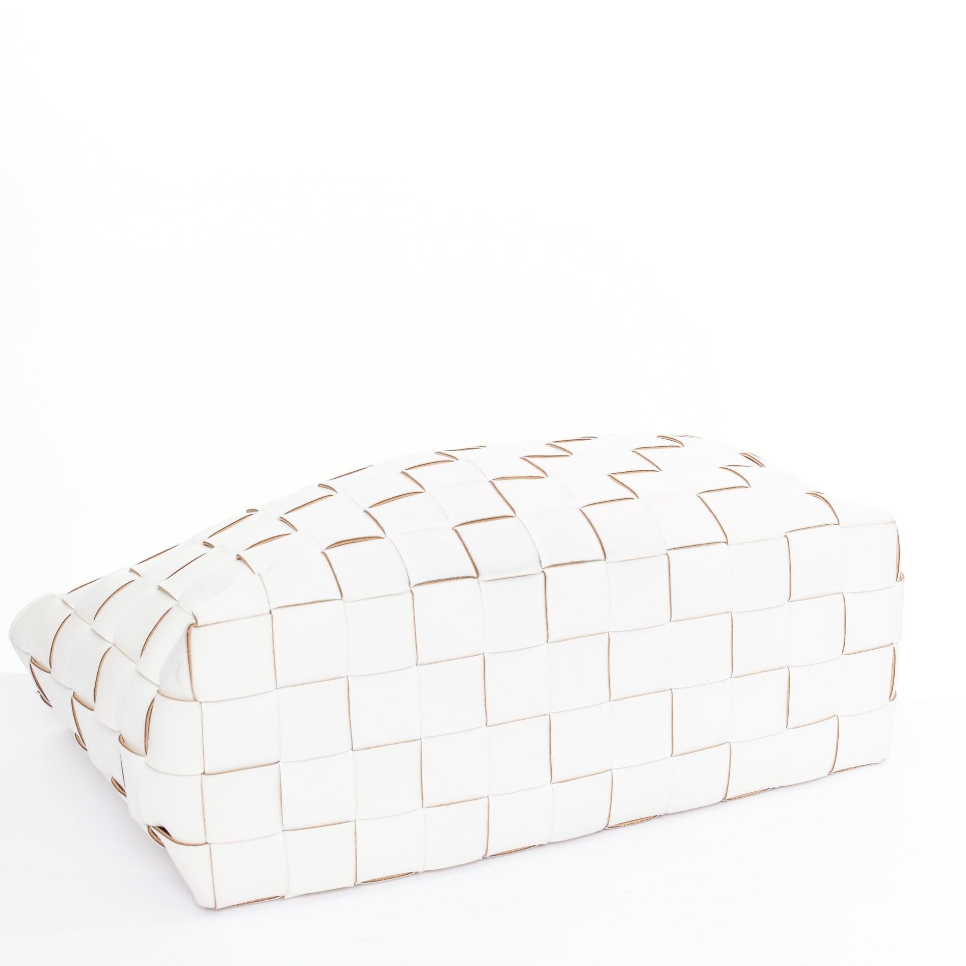 Bottega Veneta Maxi Intreccio Cabat bianco maxi tote in pelle intrecciata in vendita 1