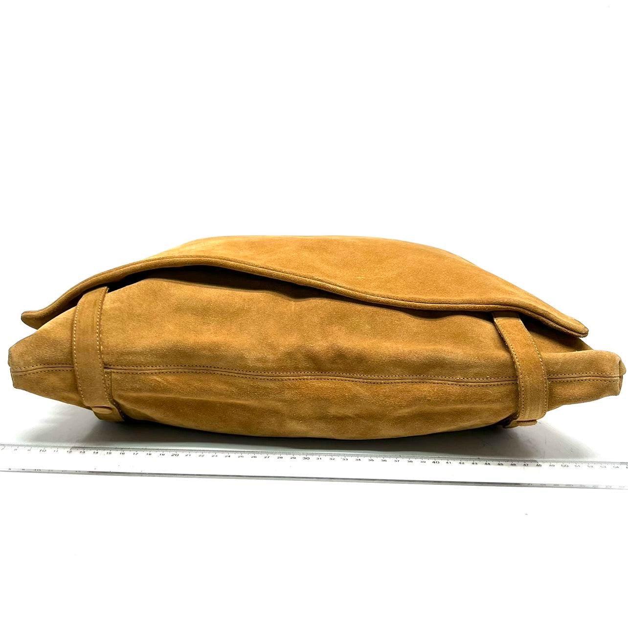 Bottega Veneta Maxi Messenger Bag Suede Leather Tan In Excellent Condition For Sale In AUBERVILLIERS, FR