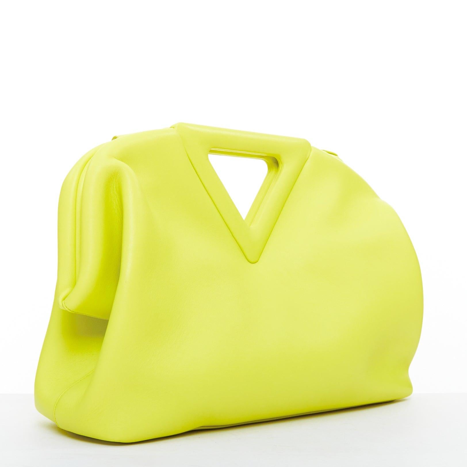 Bolso de asa triangular BOTTEGA VENETA Medium Point Seagrass amarillo de piel lisa Amarillo en venta