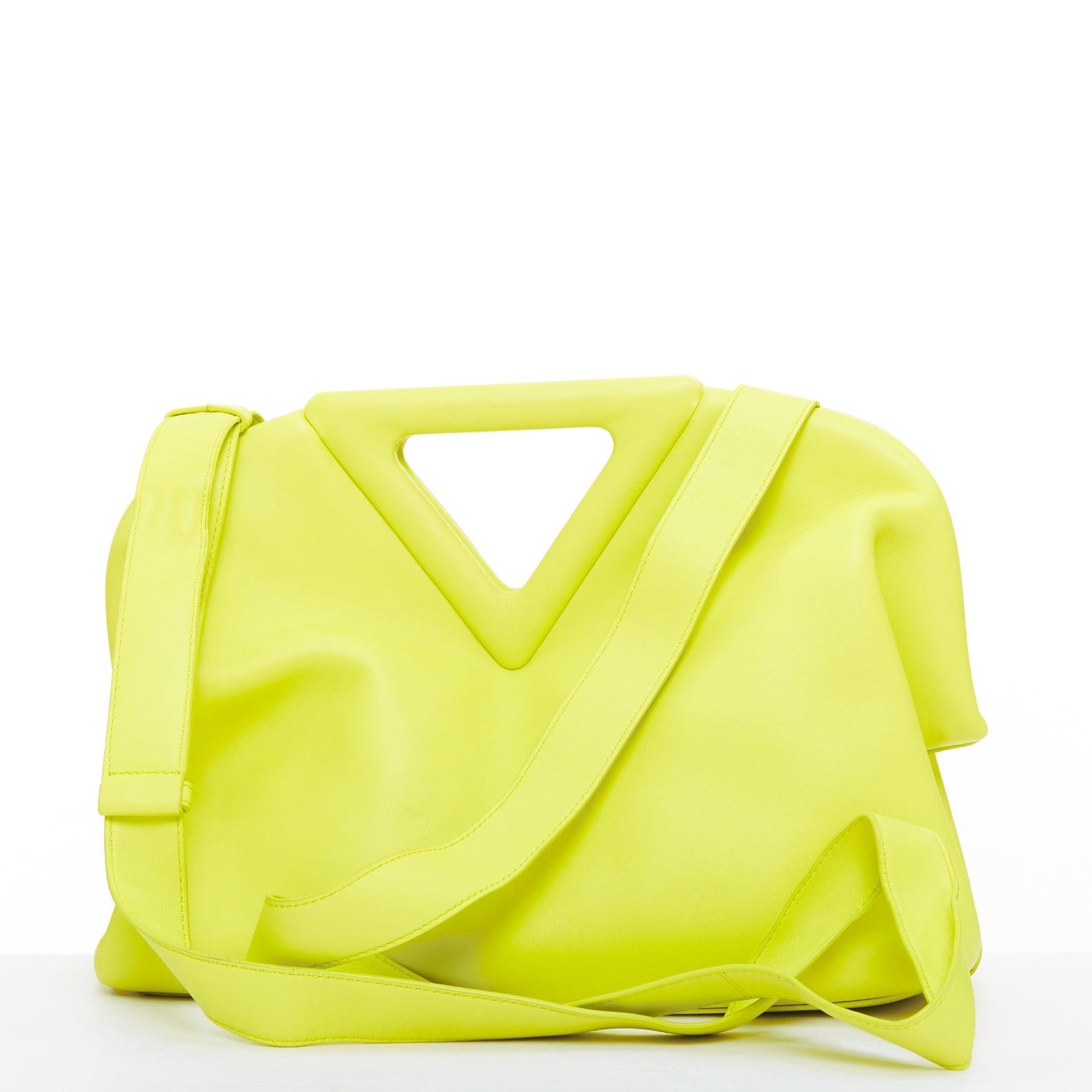 De las mujeres Bolso de asa triangular BOTTEGA VENETA Medium Point Seagrass amarillo de piel lisa en venta