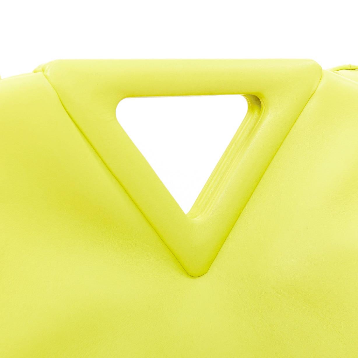 Bolso de asa triangular BOTTEGA VENETA Medium Point Seagrass amarillo de piel lisa en venta 2