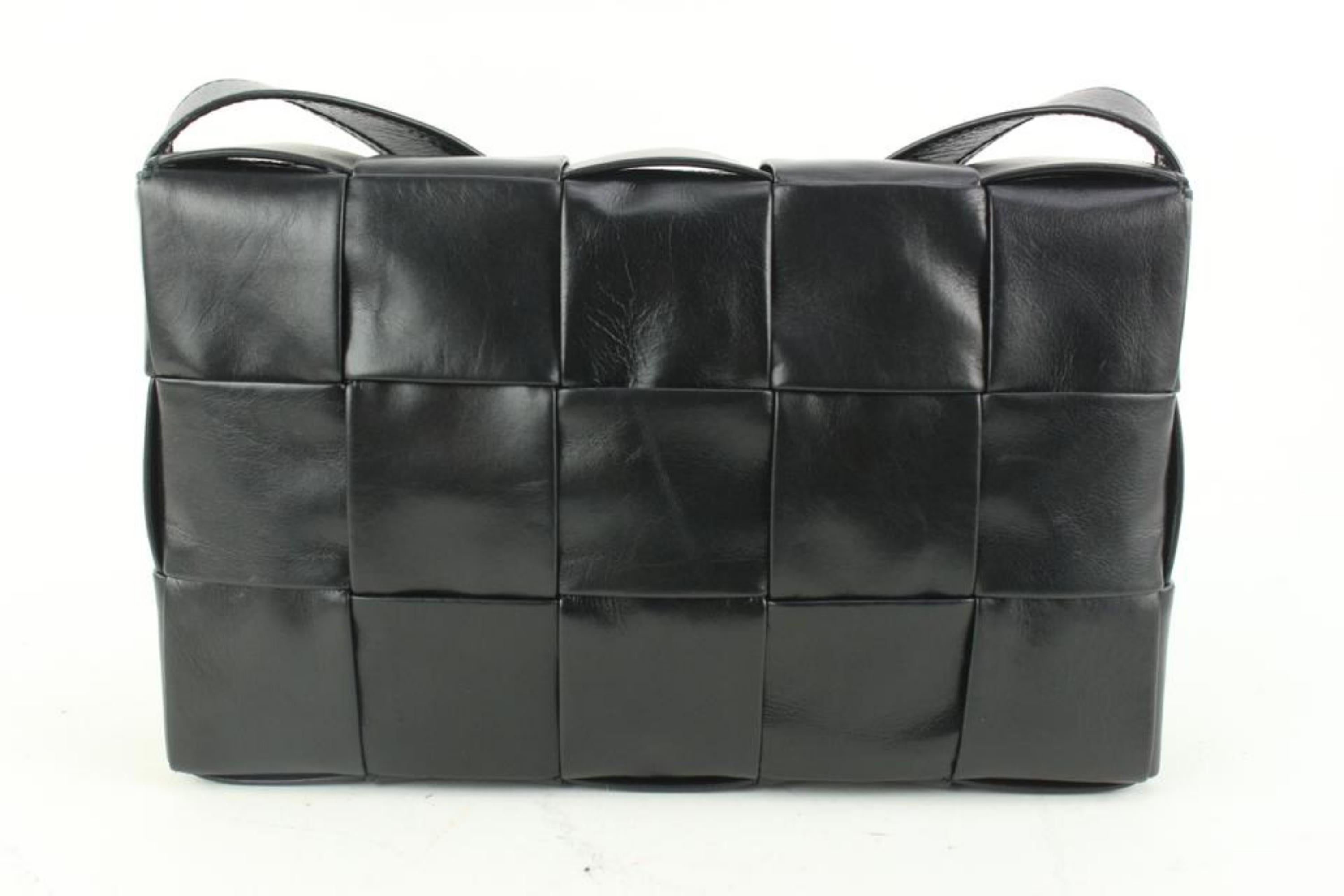 Women's Bottega Veneta Men's Black Leather Intreccio Cassette Crossbody Clutch 0BV311