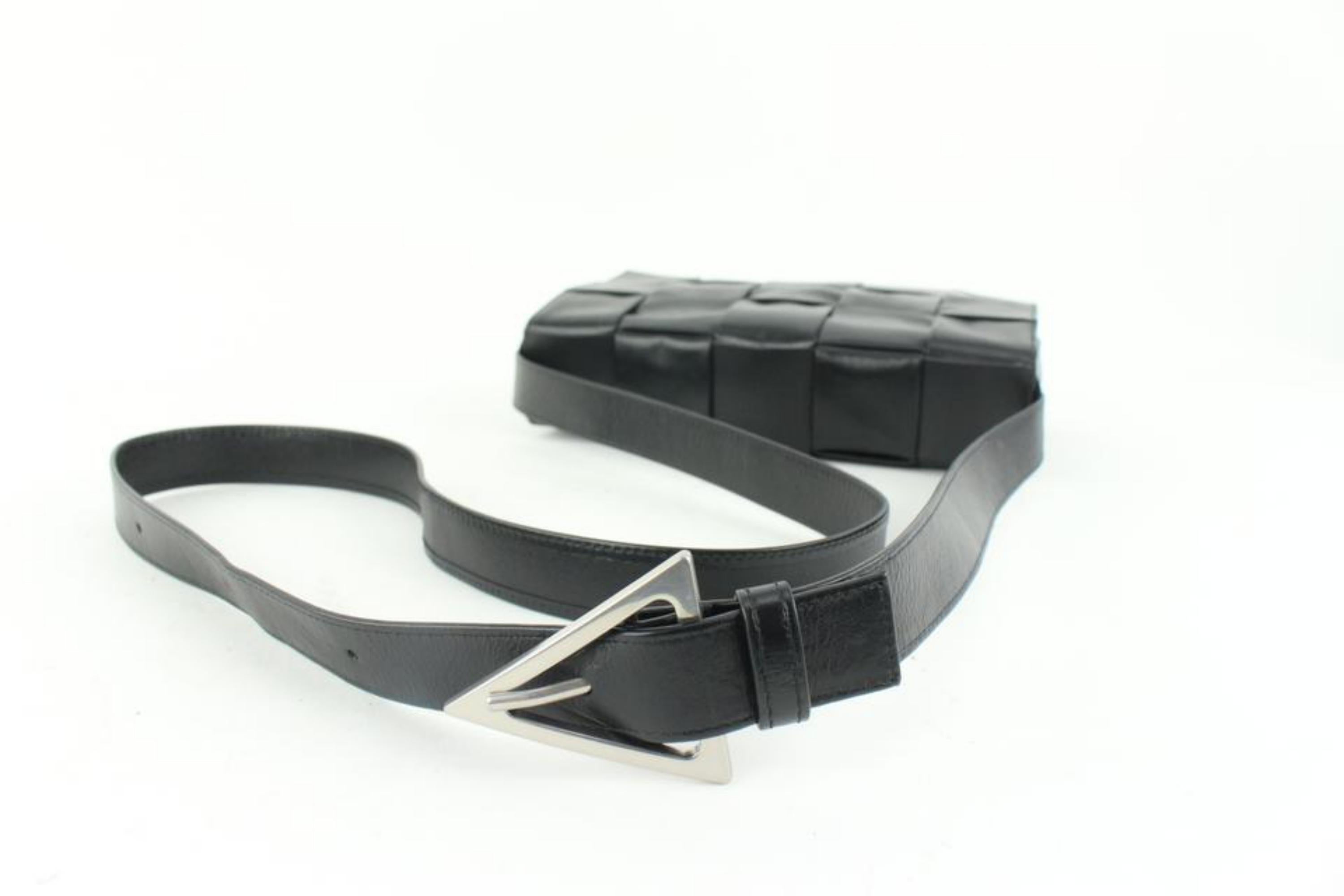 Bottega Veneta Men's Black Leather Intreccio Cassette Crossbody Clutch 0BV311 1