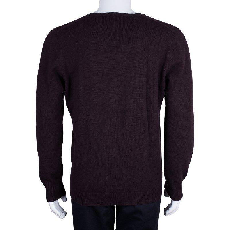 Woven in a V neck pattern, this sweater by Bottega Veneta is crafted from cashmere! Adorn it with casual or formal wear, this brown sweater would lend style with simplicity to your ensemble. A must-have addition to your daily wardrobe for an