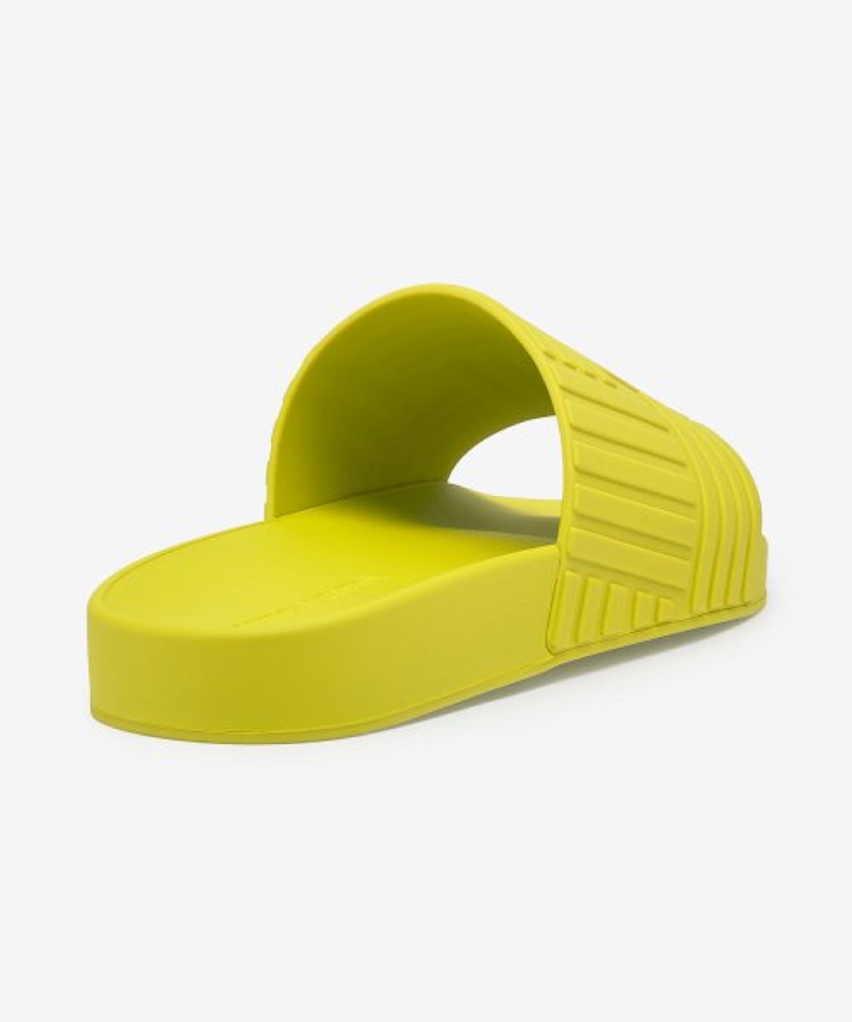 Bottega Veneta Men's Rubber Slide in Kiwi Sz 44 For Sale 1