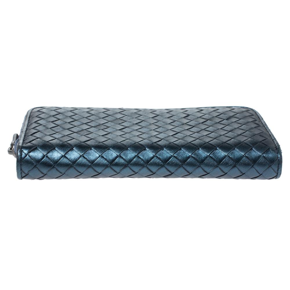 Bottega Veneta Metallic Blue Intrecciato Leather Zip Around Wallet In Good Condition In Dubai, Al Qouz 2