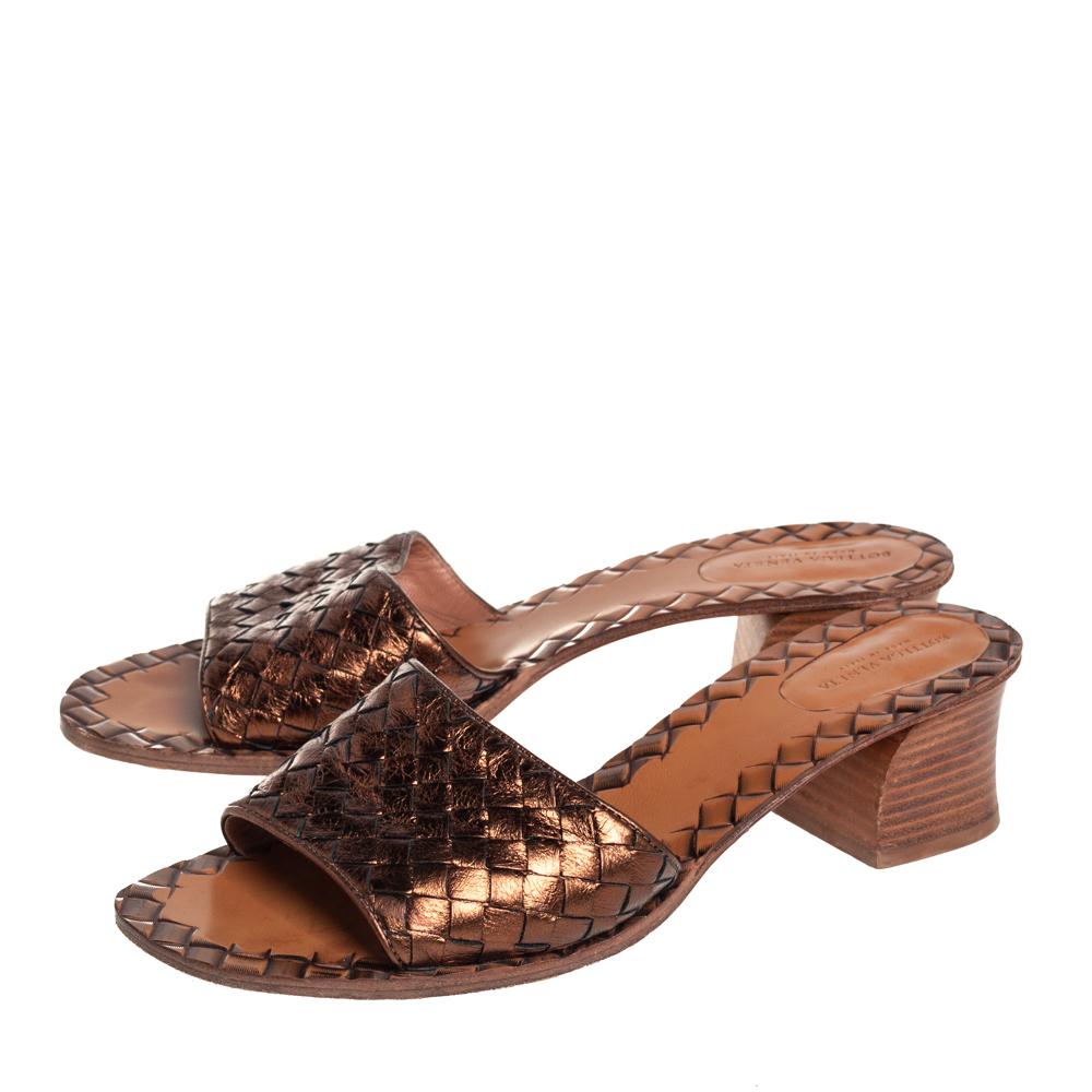 Bottega Veneta Metallic Bronze Intrecciato Leather Ravello Slide Sandals Size 40 In Good Condition In Dubai, Al Qouz 2