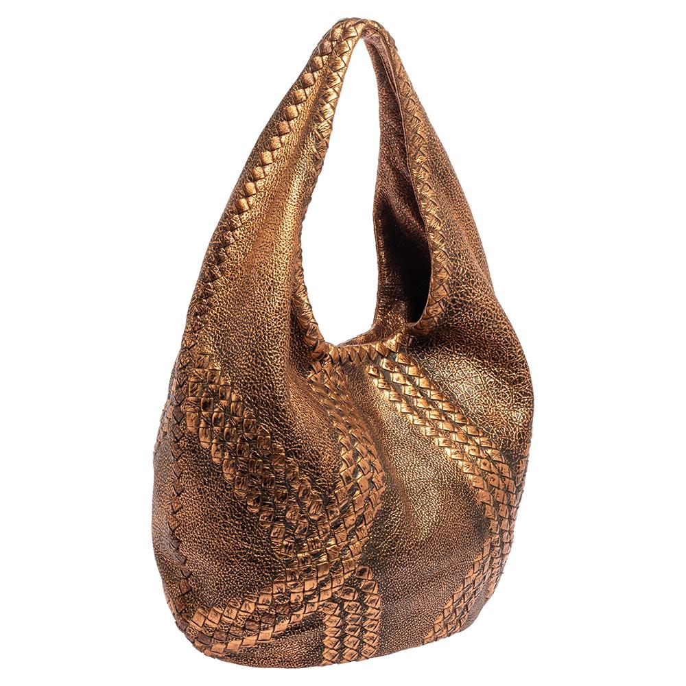 Bottega Veneta Metallic Kupfer Gold Leder Cervo Hobo im Zustand „Gut“ in Dubai, Al Qouz 2