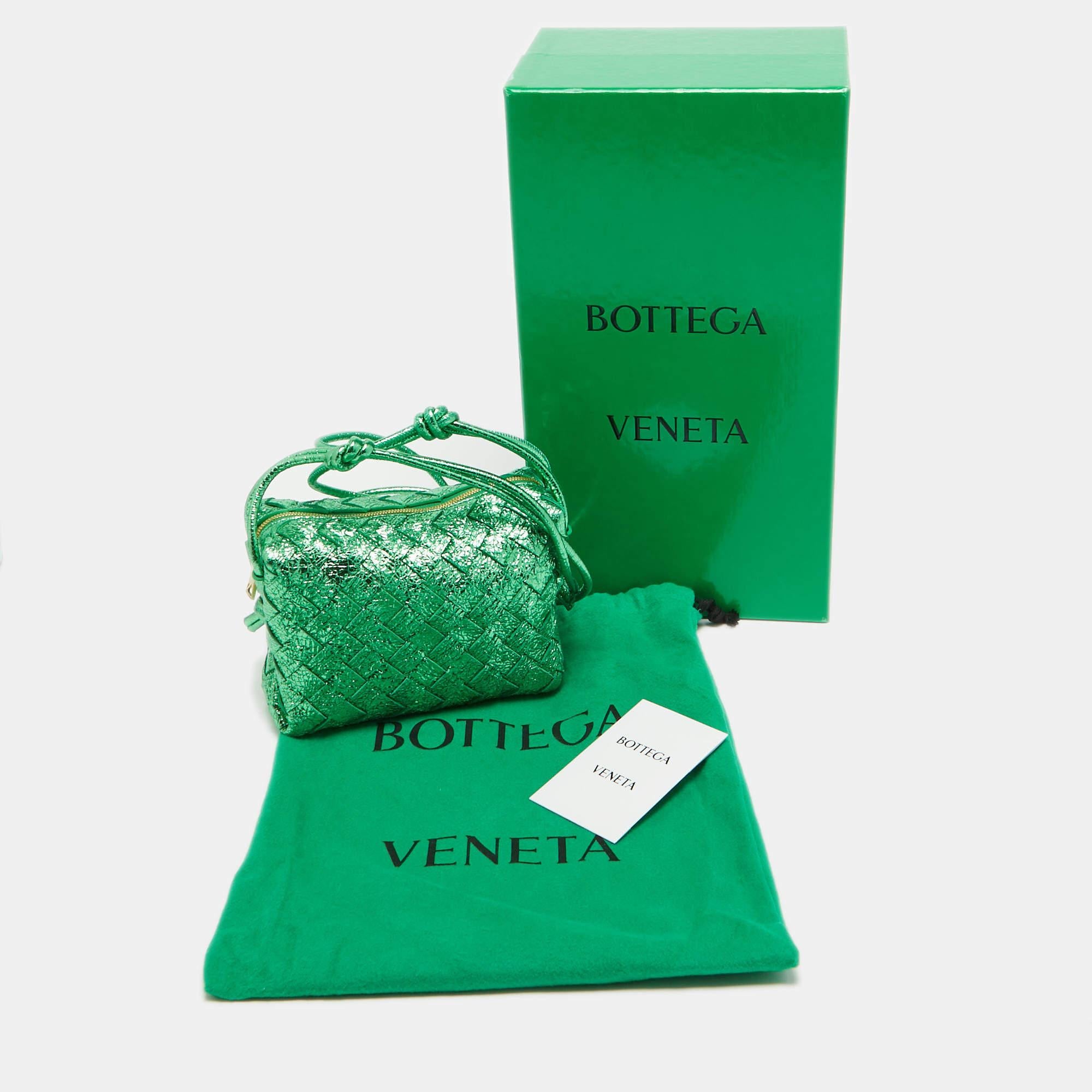 Bottega Veneta Metallic Green Intrecciato Leather Mini Loop Camera Bag For Sale 7