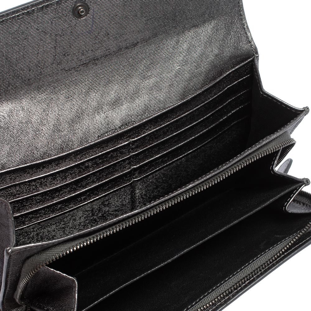 Bottega Veneta Metallic Grey Intrecciato Leather Flap Continental Wallet In Good Condition In Dubai, Al Qouz 2
