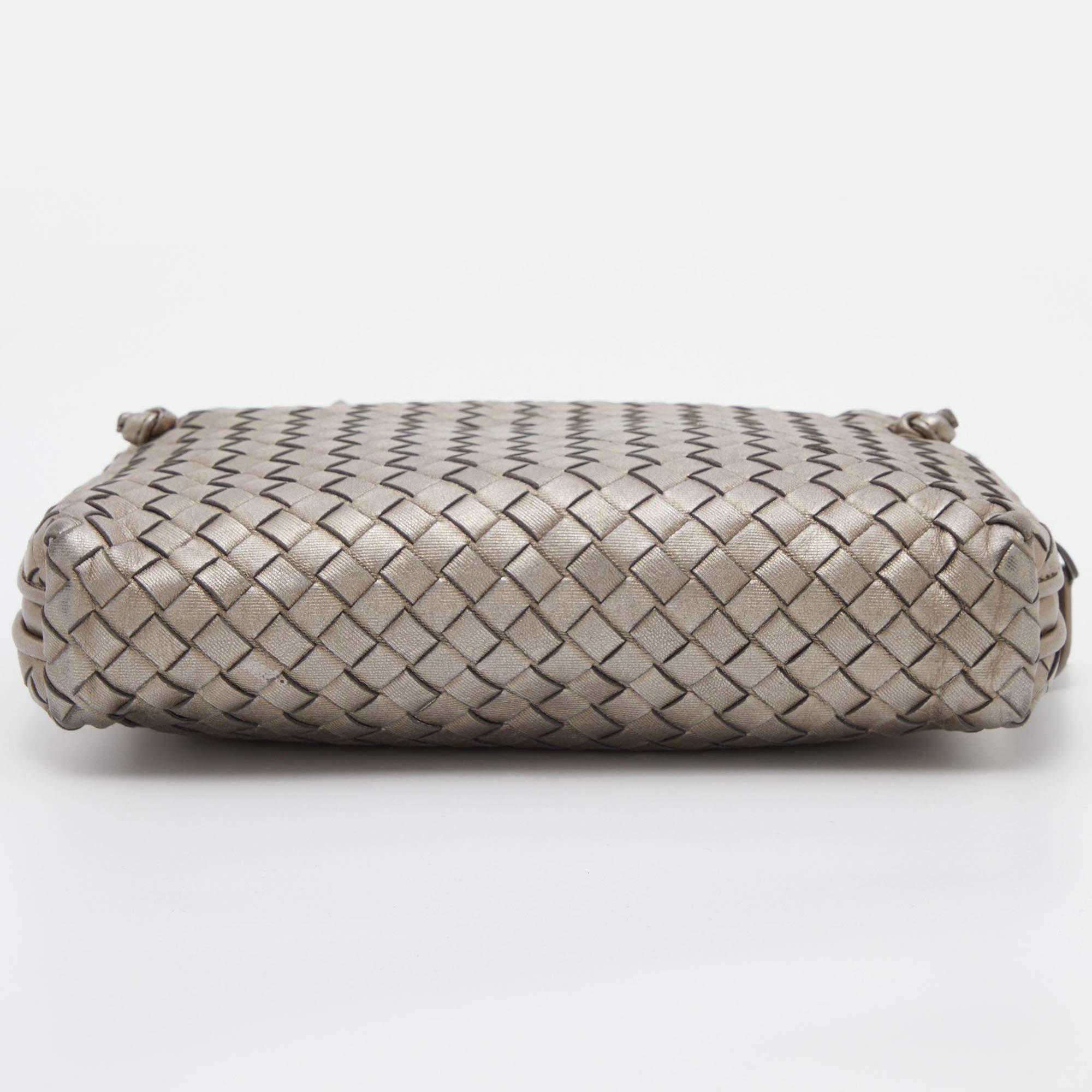 Bottega Veneta Metallic Intrecciato Leather Nodini Crossbody Bag In Good Condition In Dubai, Al Qouz 2