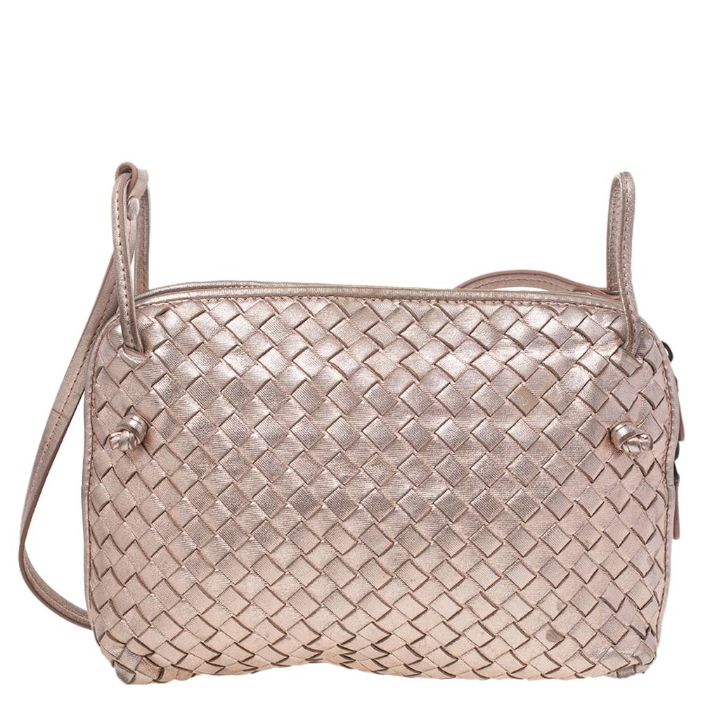 This Nodini bag from Bottega Veneta is crafted from leather using their signature Intrecciato weaving technique flaunting a seamless silhouette. Brimming with artistry and quality craftsmanship, the bag has an interior that is spacious enough to