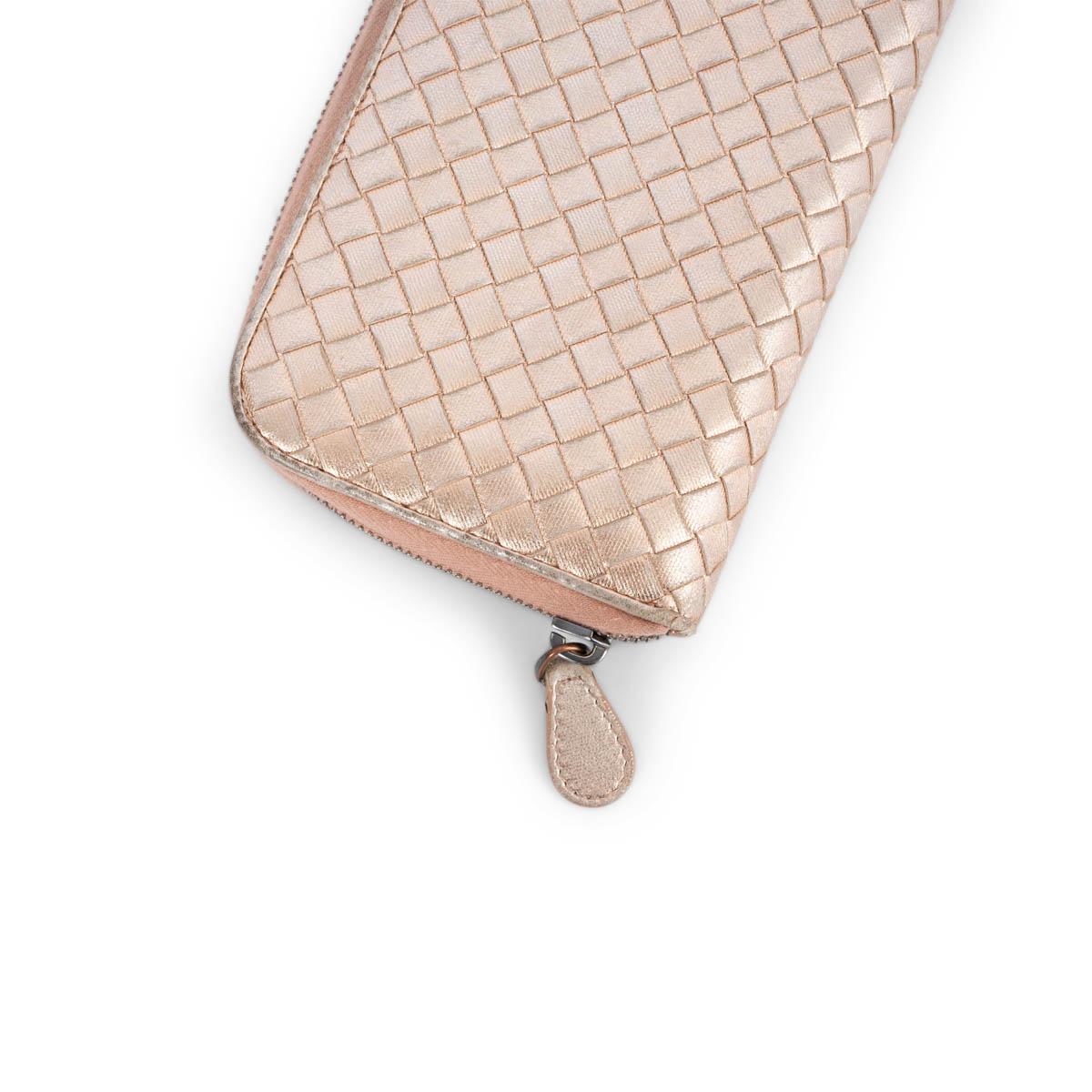 Women's BOTTEGA VENETA metallic pink leather INTRECCIATO Zip Around Wallet For Sale
