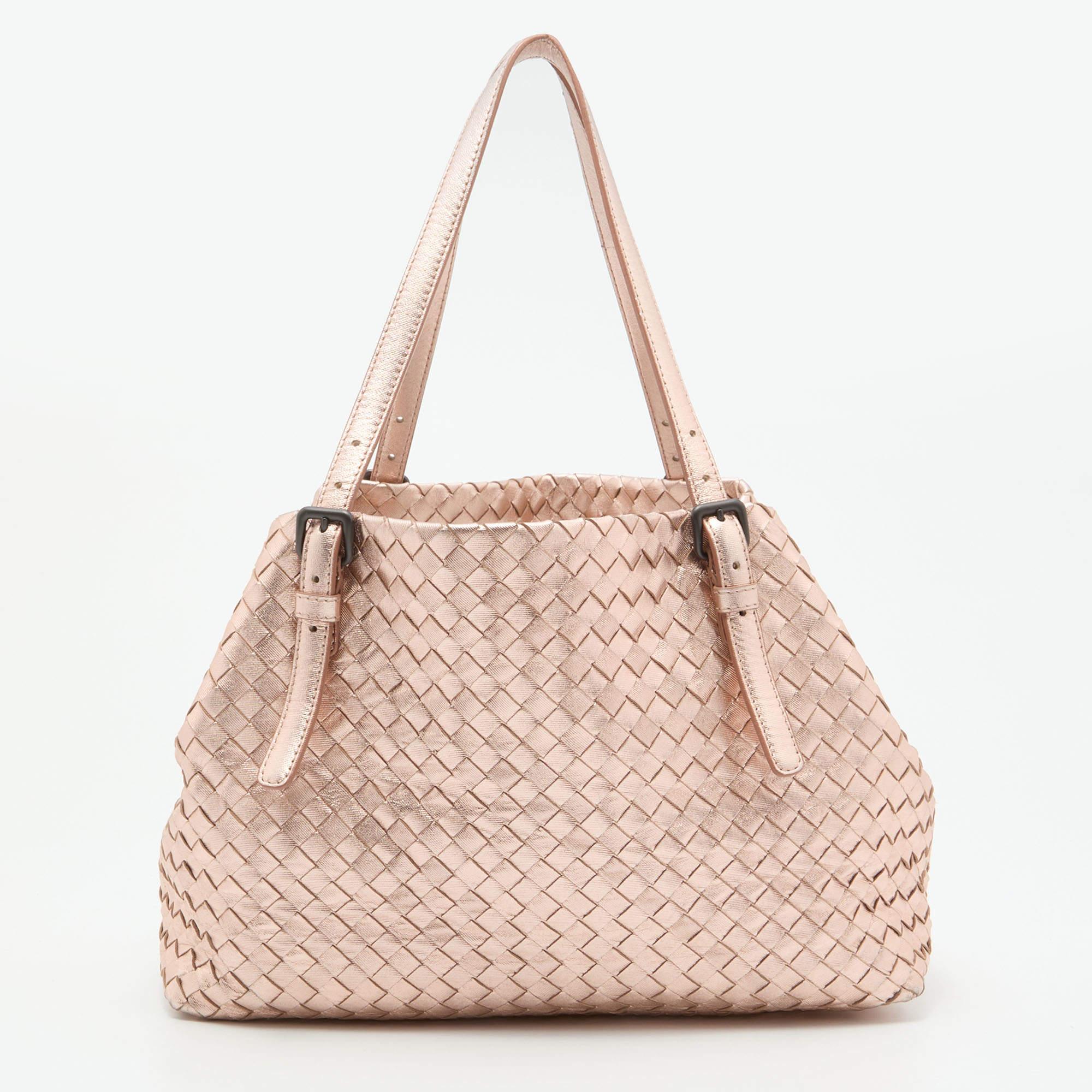 Crafted from quality materials, your wardrobe is missing out on this beautifully made designer bag. Look your fashionable best in any outfit with this stylish bag that promises to elevate your ensemble.

Includes: Original Dustbag, Info Booklet
