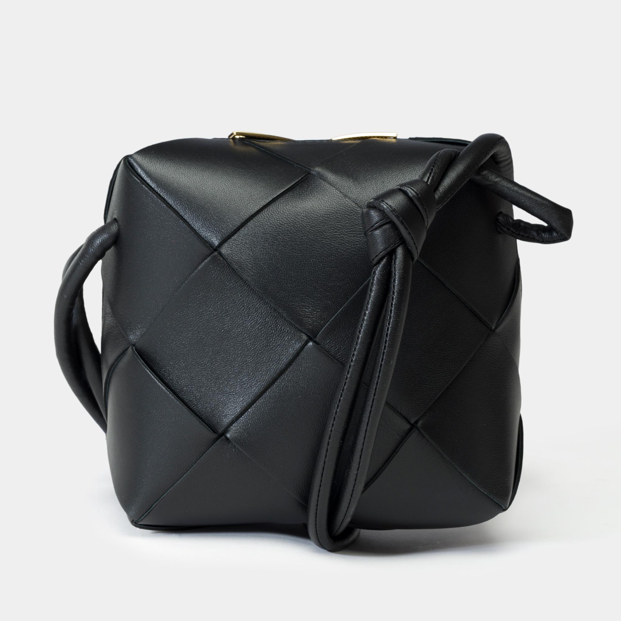 Bottega Veneta Mini Cassette shoulder bag in black lambskin , GHW In New Condition In Paris, IDF