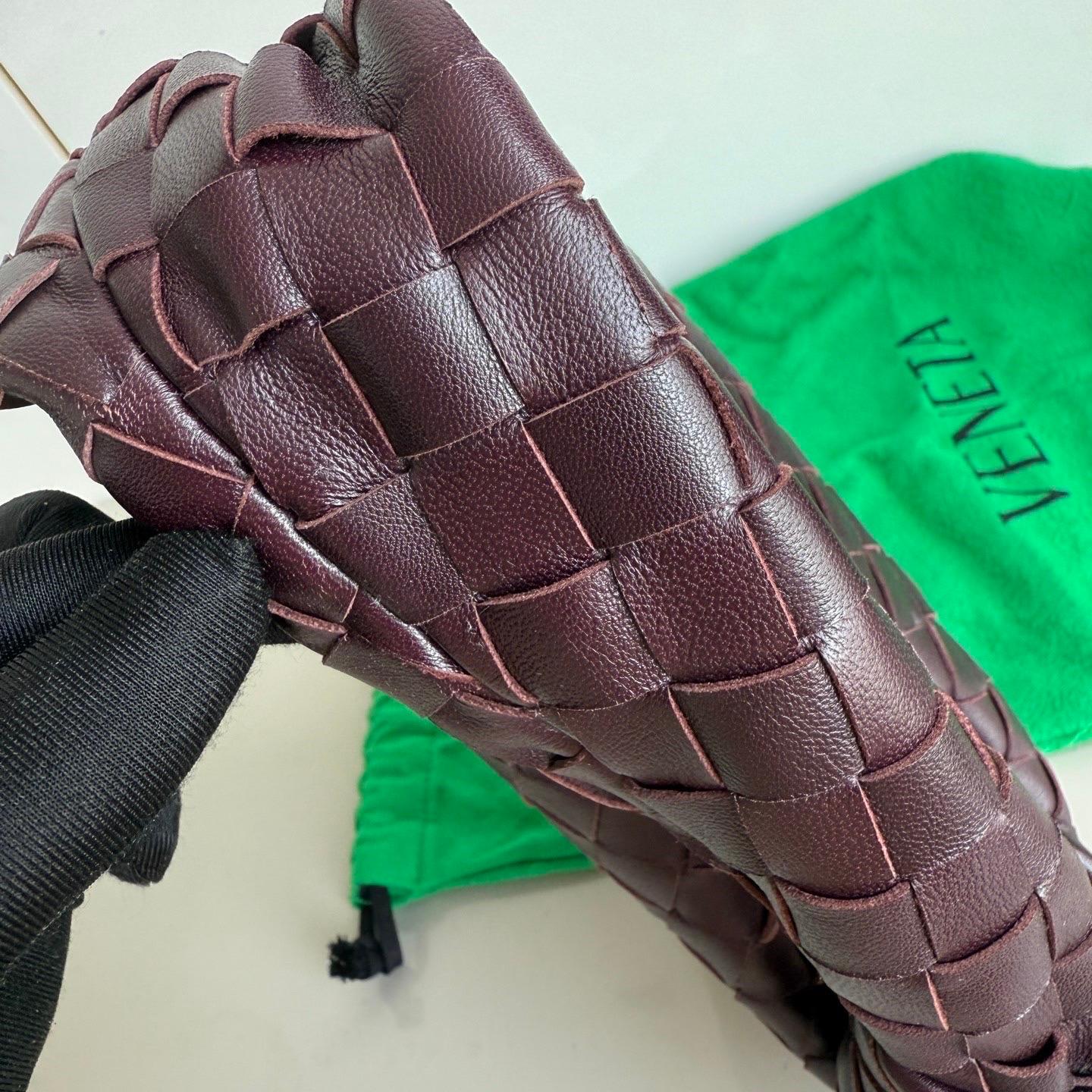 Bottega Veneta Mini Jodie Embrague de Piel Intrecciato Vino Borgoña Oscuro en venta 5