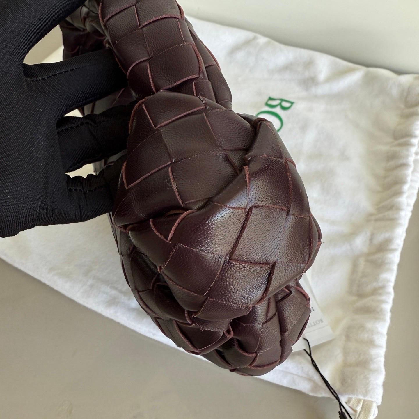 Bottega Veneta Mini Jodie Embrague de Piel Intrecciato Vino Borgoña Oscuro en venta 6
