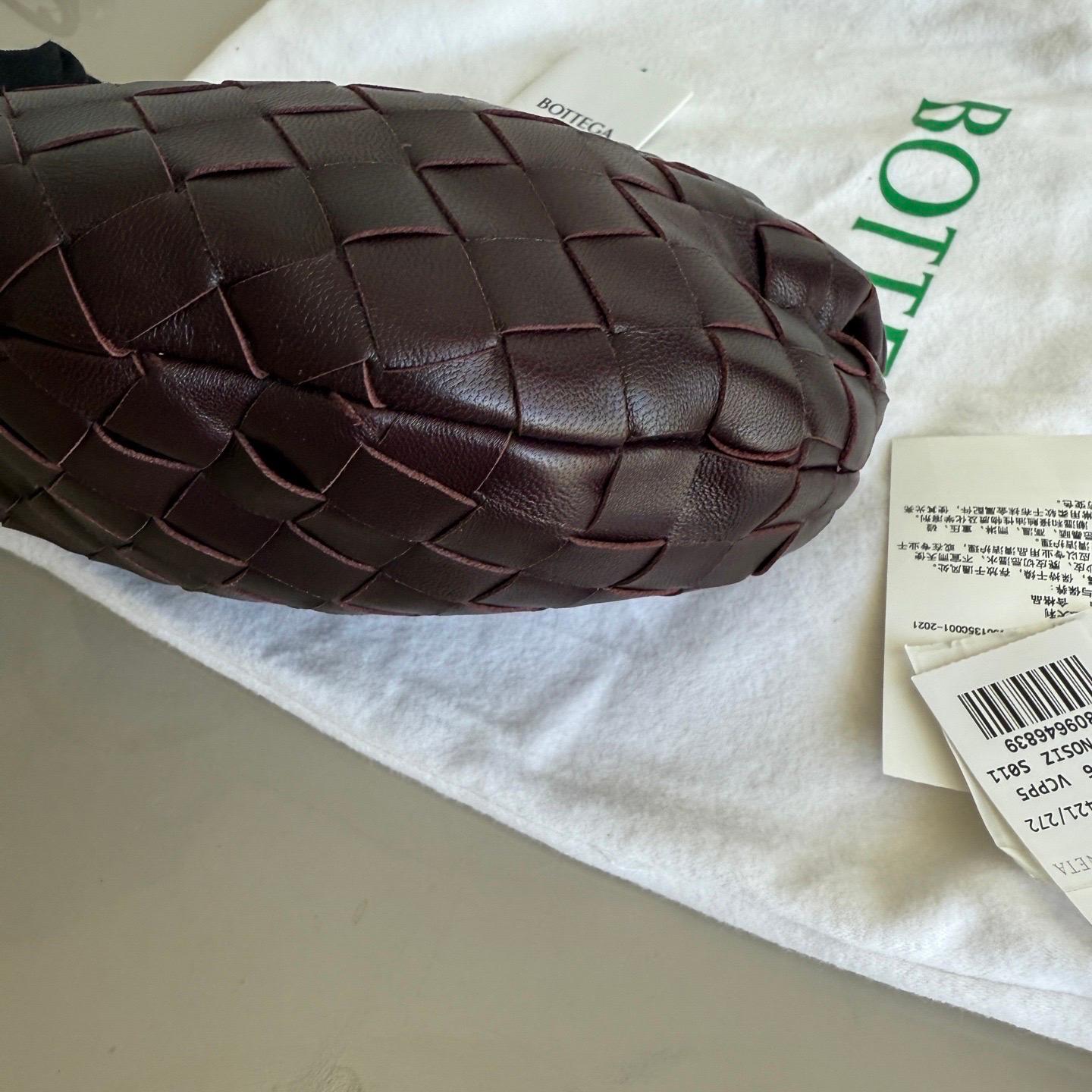 Bottega Veneta Mini Jodie Embrague de Piel Intrecciato Vino Borgoña Oscuro en venta 7