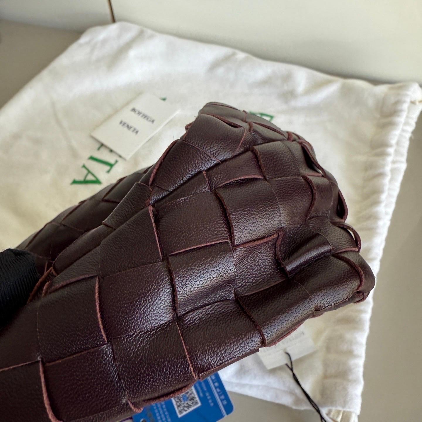 Bottega Veneta Mini Jodie Embrague de Piel Intrecciato Vino Borgoña Oscuro en venta 8