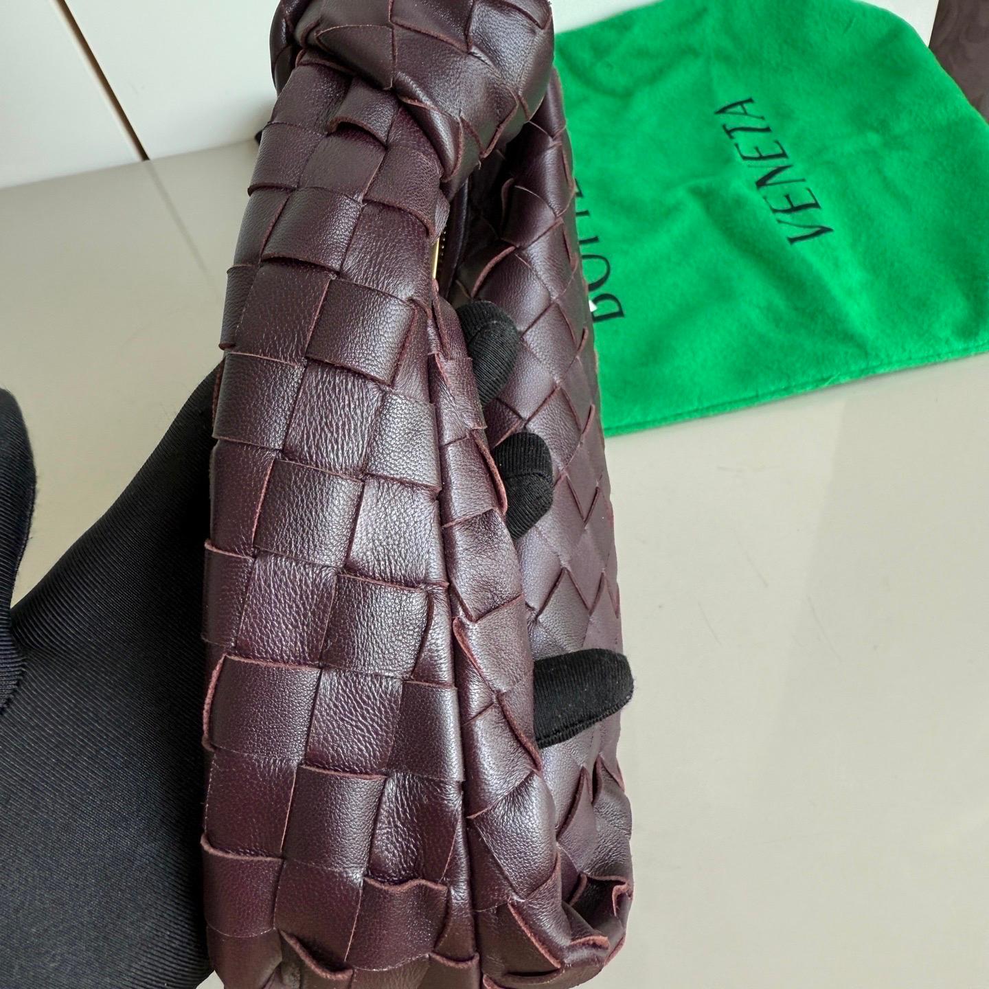 Bottega Veneta Mini Jodie Embrague de Piel Intrecciato Vino Borgoña Oscuro en venta 11