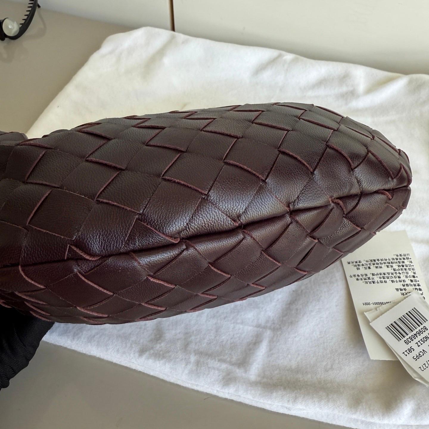 Bottega Veneta Mini Jodie Embrague de Piel Intrecciato Vino Borgoña Oscuro en venta 12