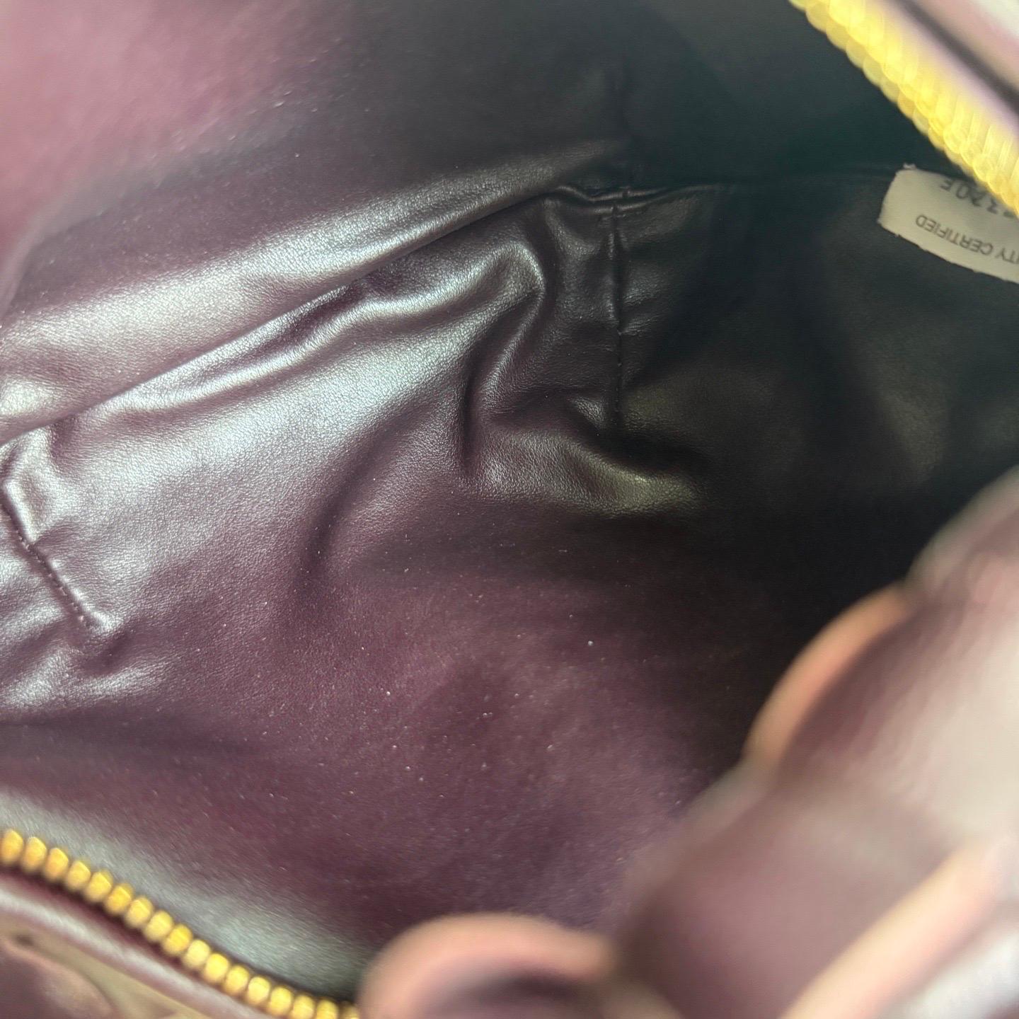 Bottega Veneta Mini Jodie Embrague de Piel Intrecciato Vino Borgoña Oscuro en venta 12