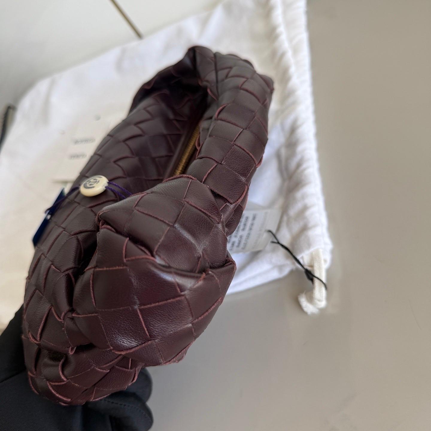 Bottega Veneta Mini Jodie Embrague de Piel Intrecciato Vino Borgoña Oscuro en venta 3