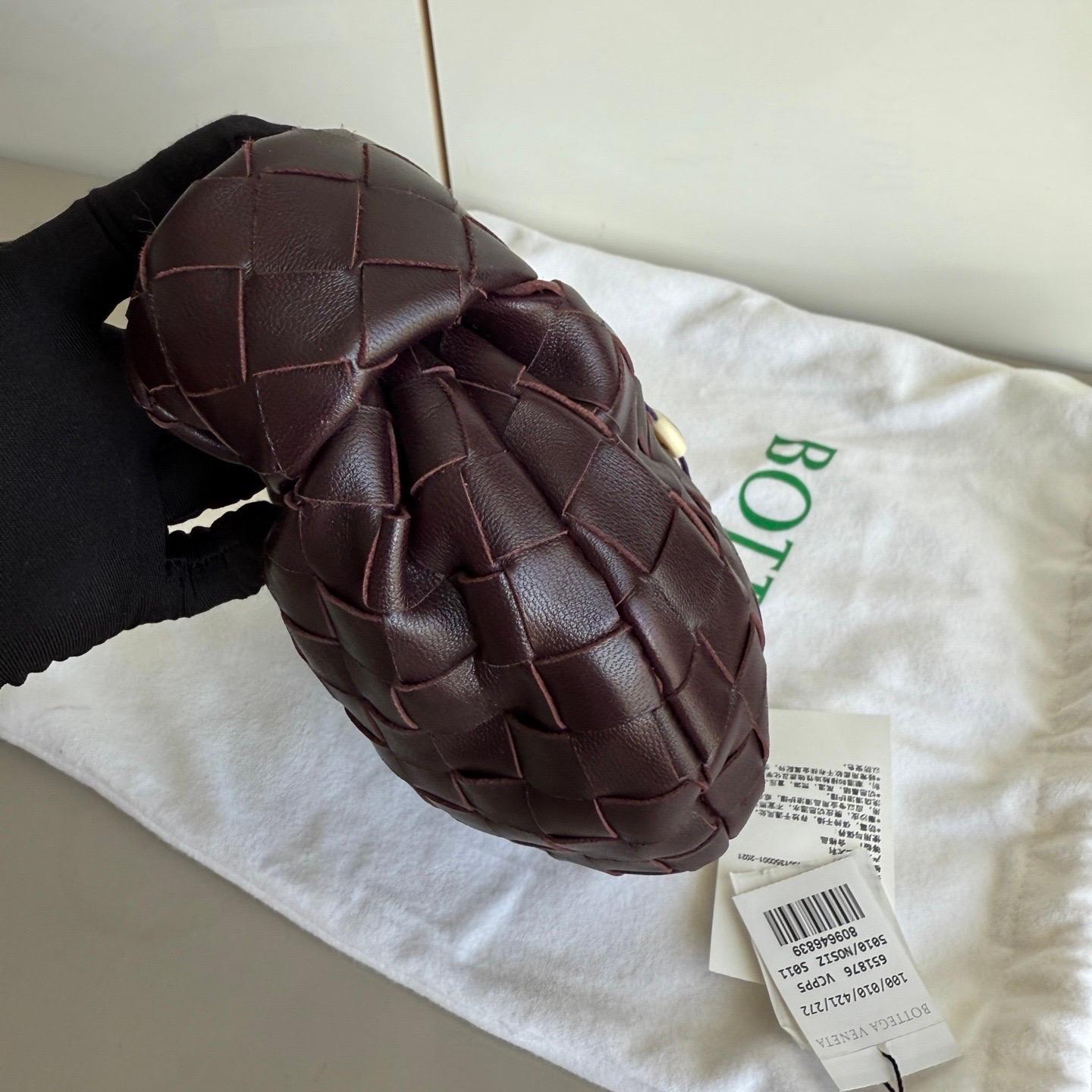 Bottega Veneta Mini Jodie Embrague de Piel Intrecciato Vino Borgoña Oscuro en venta 4