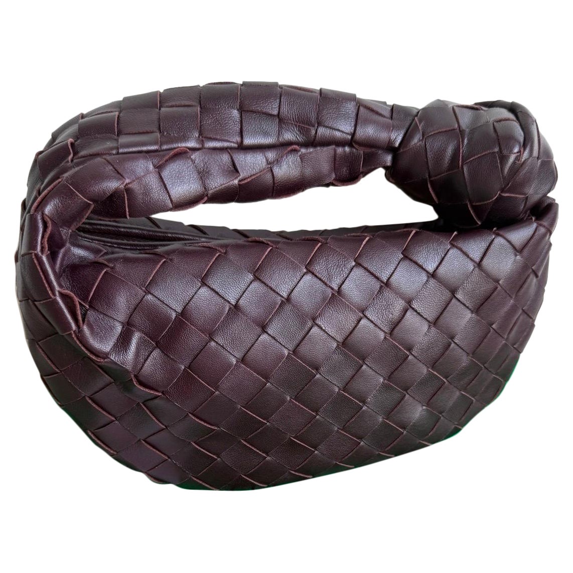 Bottega Veneta Mini Jodie, pochette in pelle Intrecciata color borgogna scuro