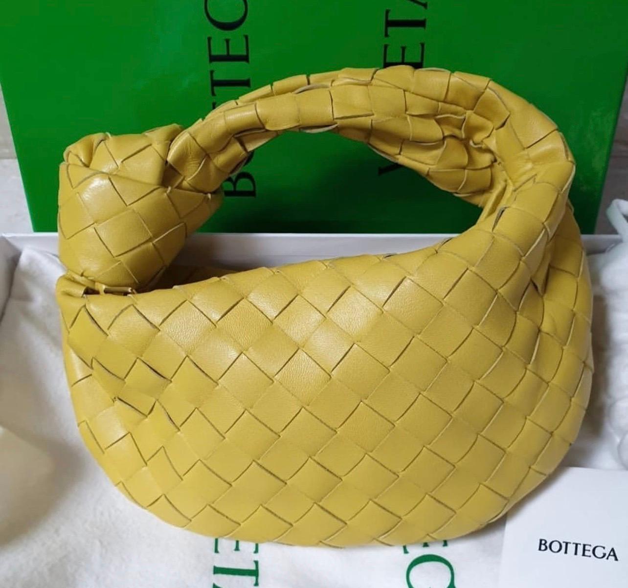 Bottega Veneta's signature intrecciato woven construction elevates this slouchy leather top handle bag.

    Knotted top handle
    Top zip
    One interior compartment
    Leather
    Made in Italy

Height 13.5cm-5.5