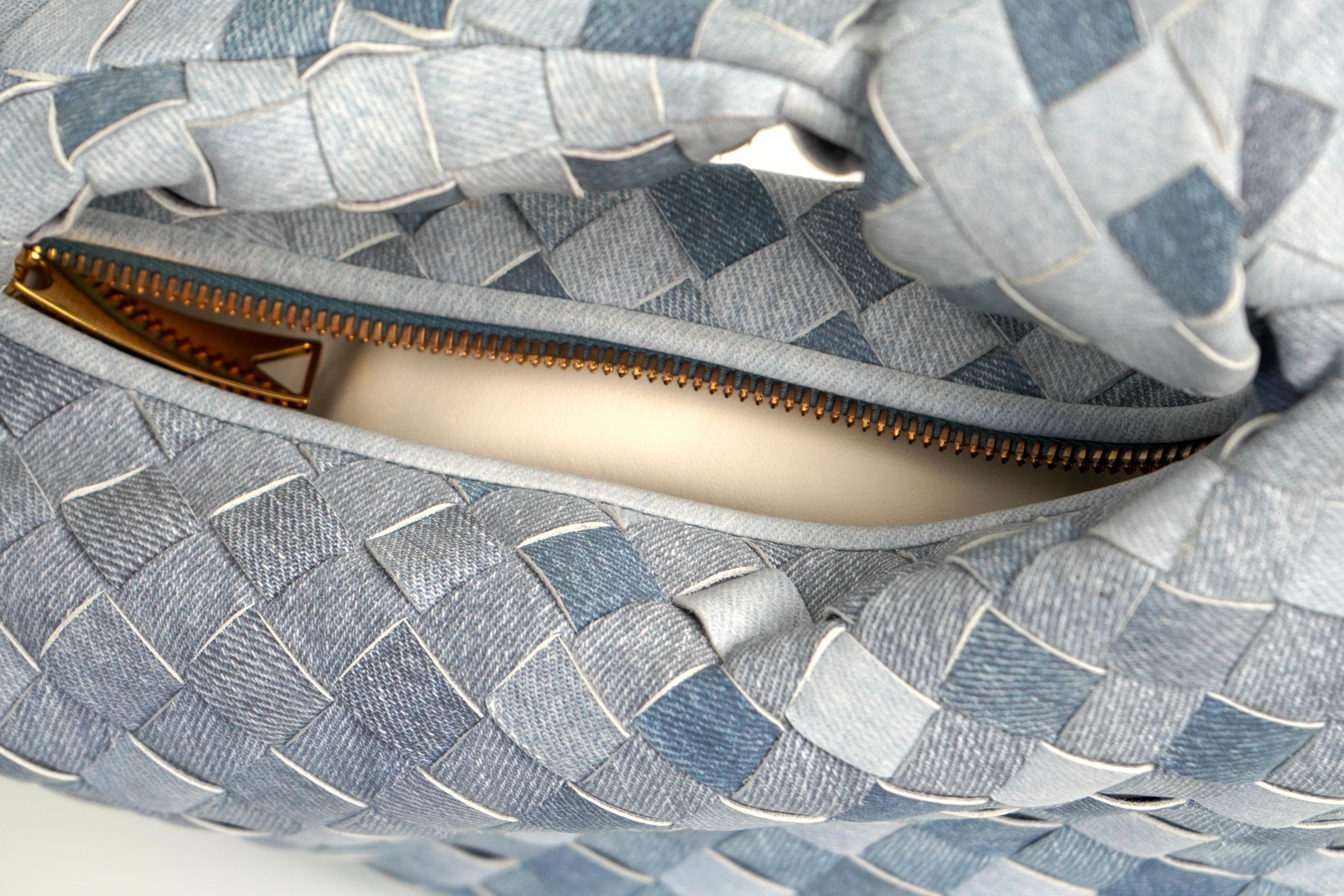 Bottega Veneta Mini JODI Nappa Denim Effect Intrecciato en vente 4