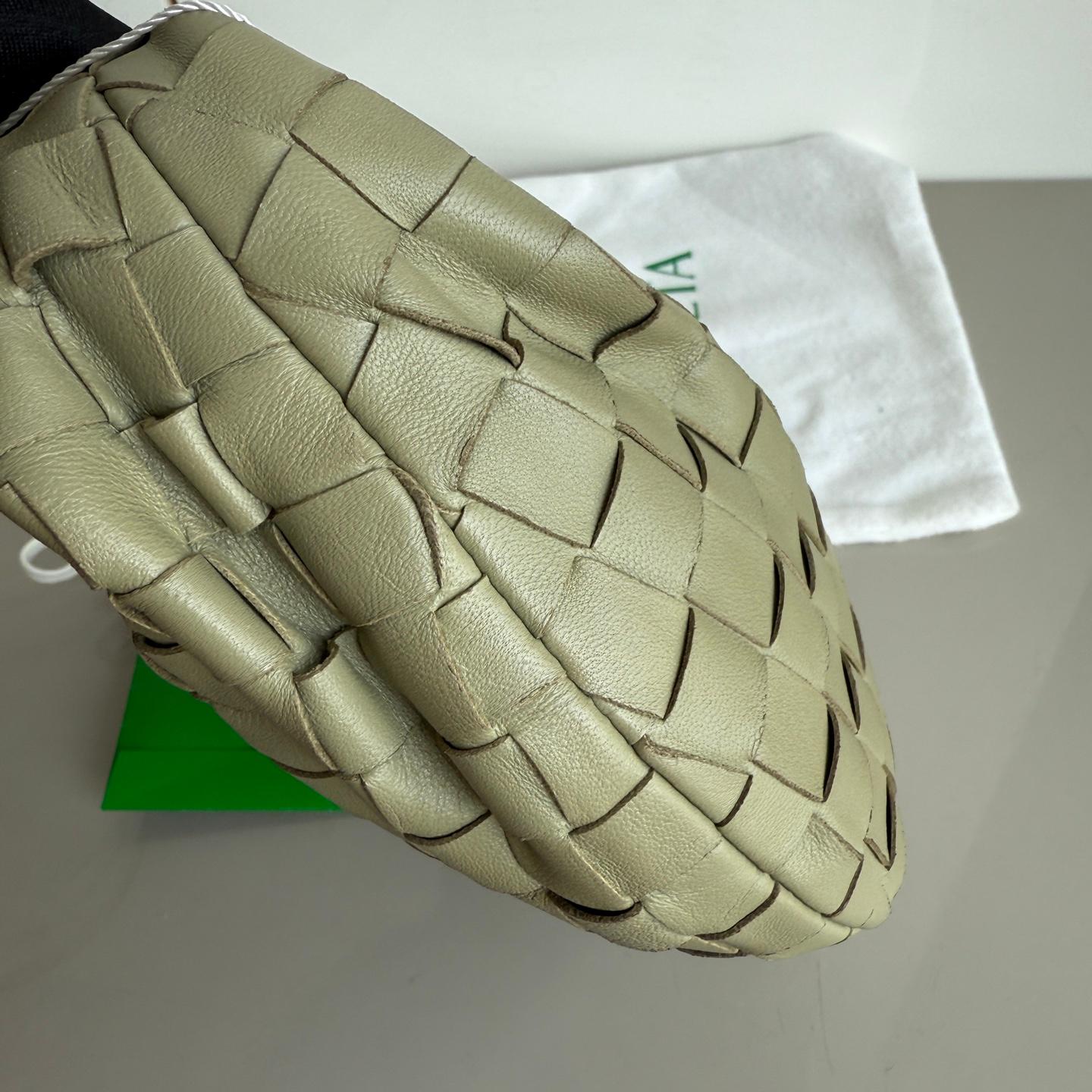 Bottega Veneta Mini Jodie Verde Travertino Pochette in pelle Intrecciato in vendita 6
