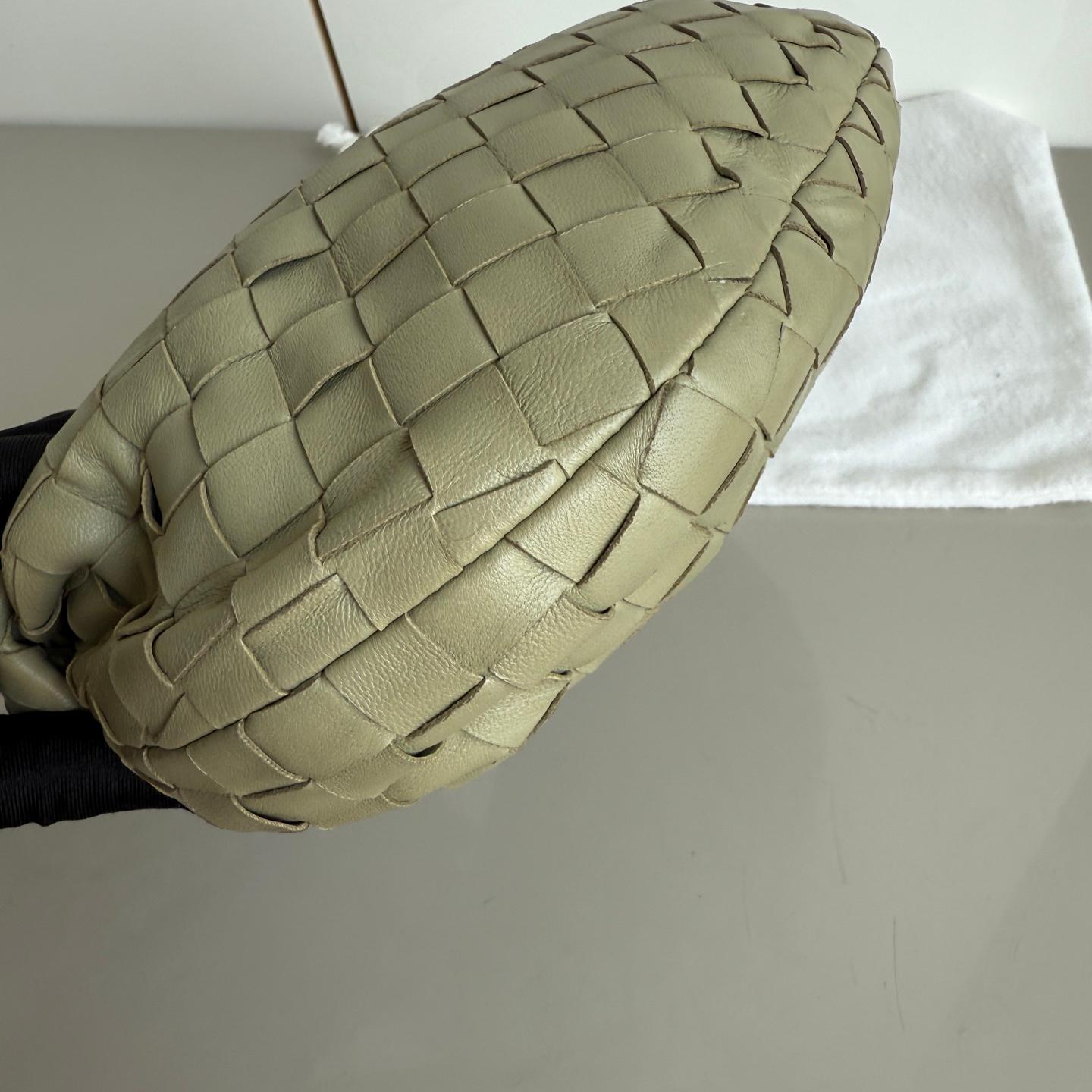 Bottega Veneta Mini Jodie Verde Travertino Pochette in pelle Intrecciato in vendita 7