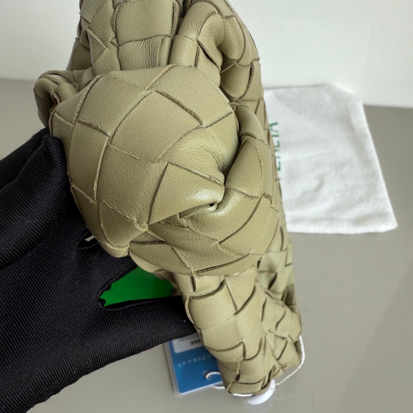 Bottega Veneta Mini Jodie Verde Travertino Pochette in pelle Intrecciato in vendita 10