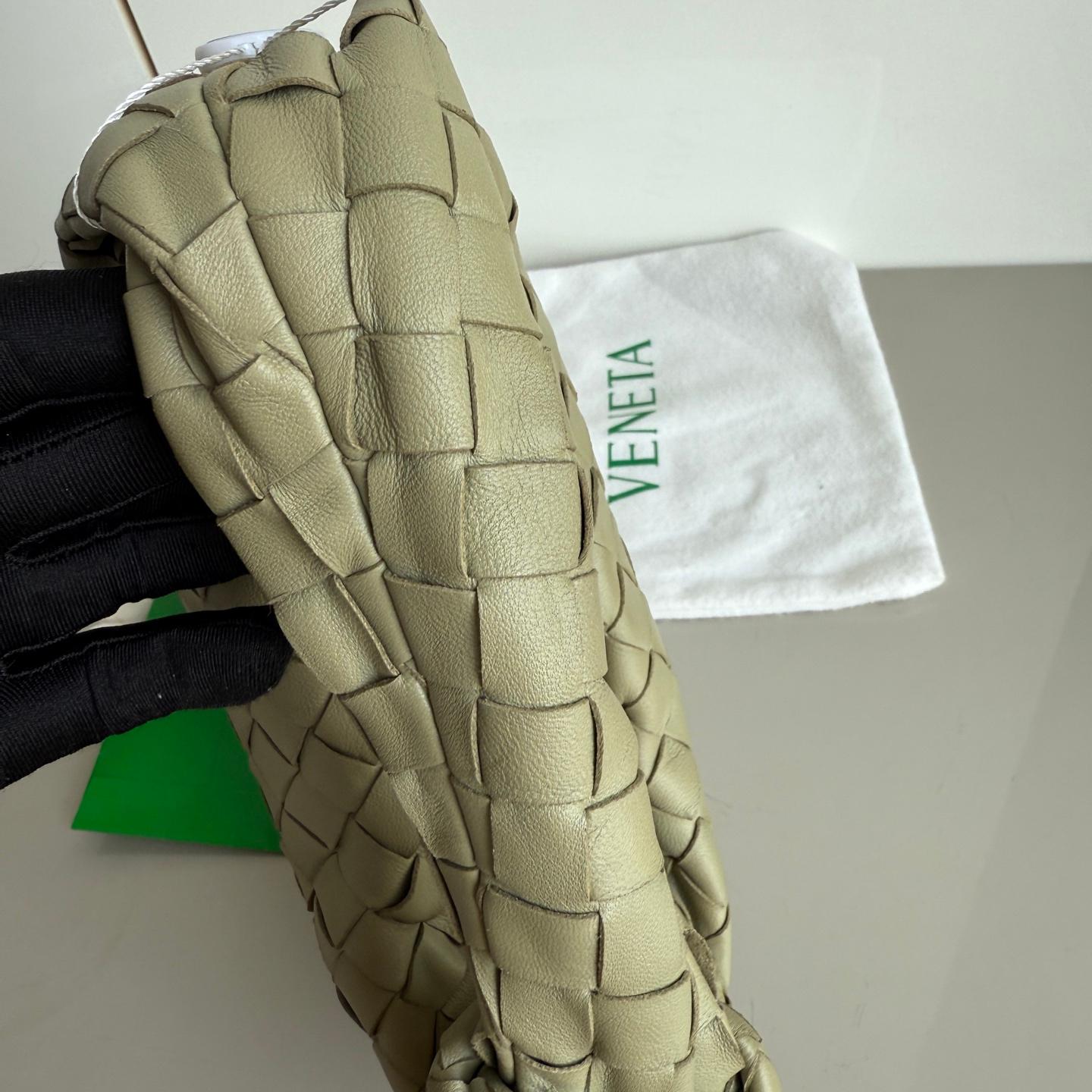 Bottega Veneta Mini Jodie Verde Travertino Pochette in pelle Intrecciato in vendita 1