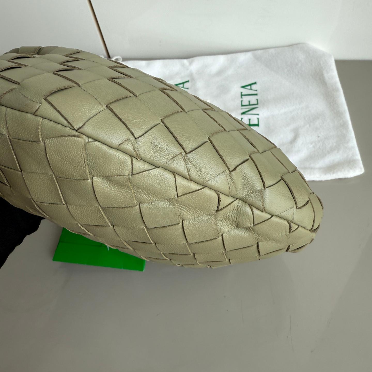 Bottega Veneta Mini Jodie Verde Travertino Pochette in pelle Intrecciato in vendita 3
