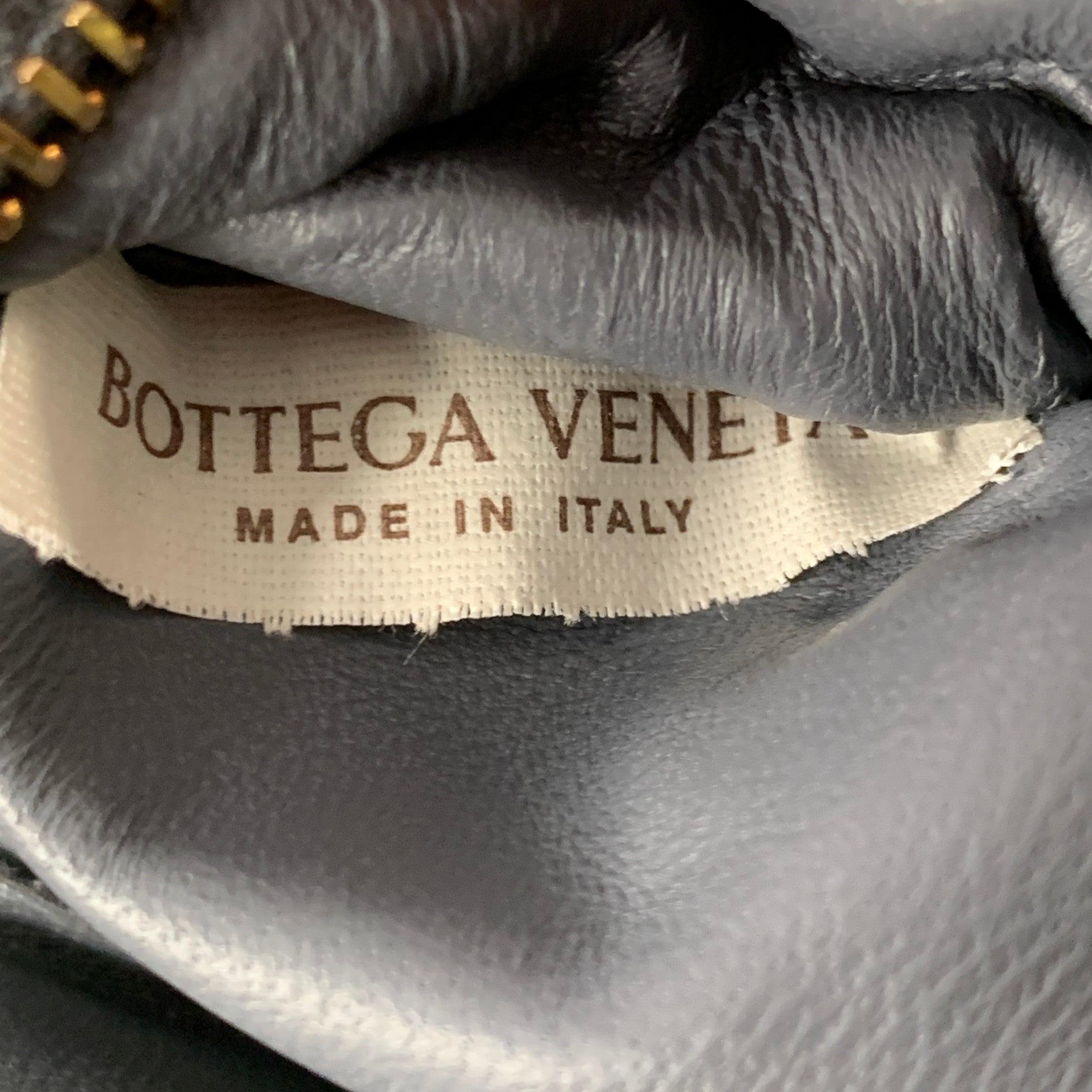 Bottega Veneta Mini Cassetta imbottita in pelle d'agnello intrecciata Grigio Borsa a tracolla in vendita 6