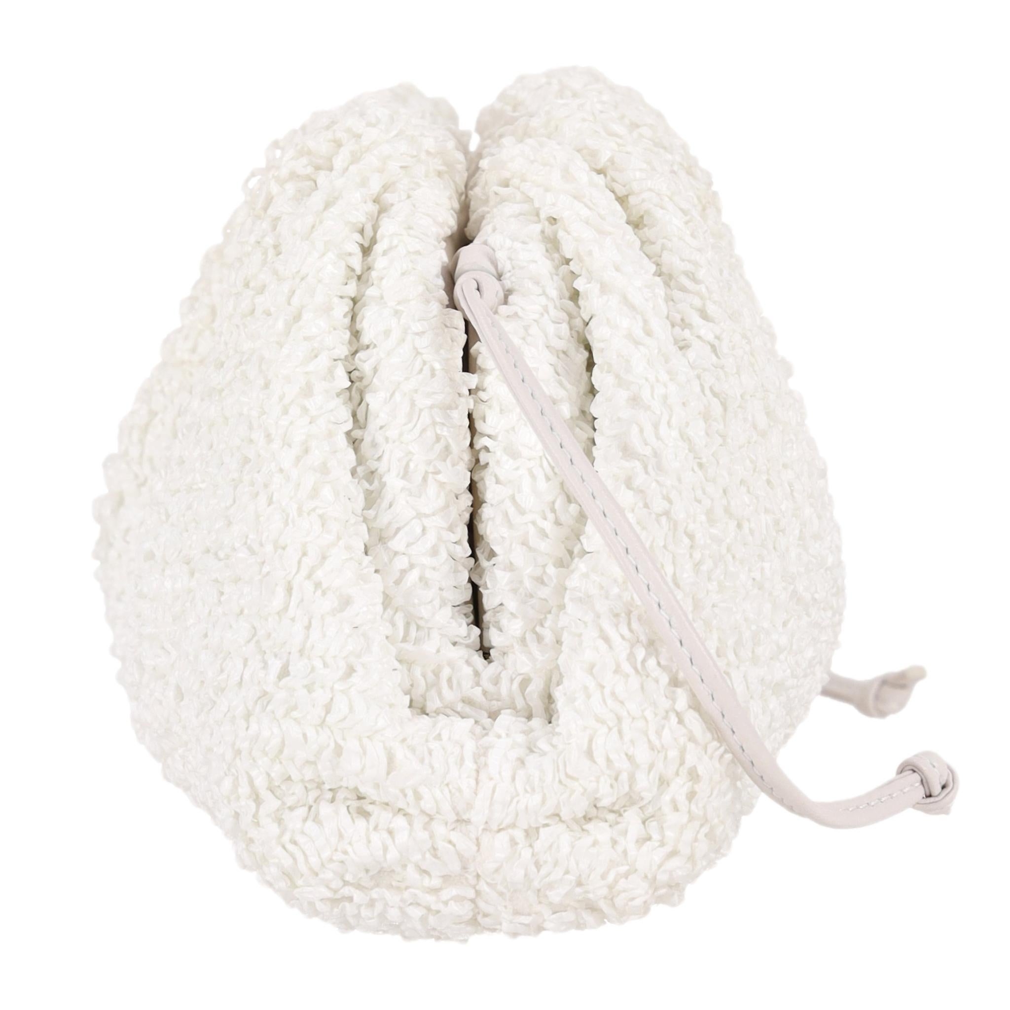 Beige Bottega Veneta - Mini pochette en raphia en vente