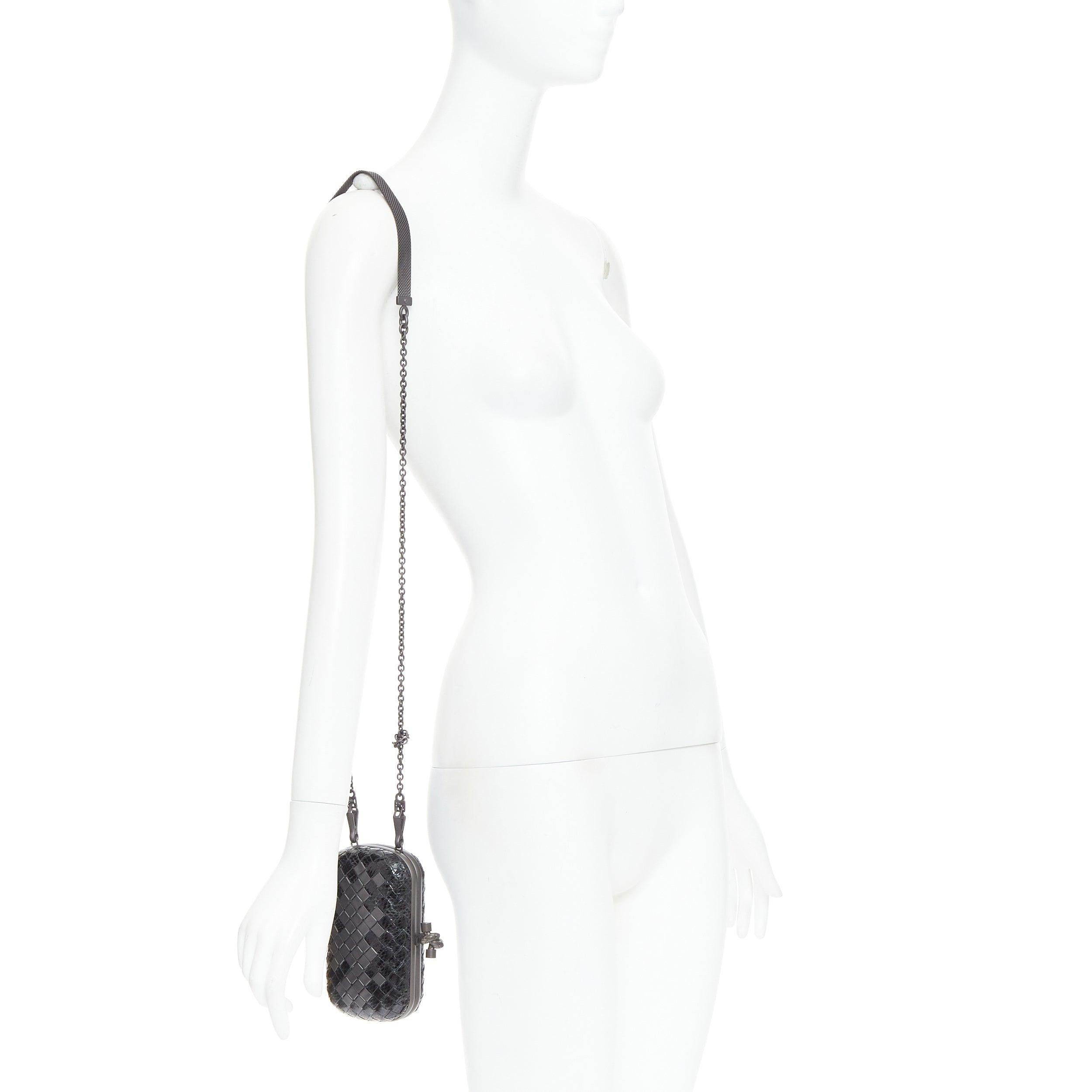 BOTTEGA VENETA Mosaique Box Knot ayers leather intrecciato woven metal box clutch
Reference: TGAS/E00674
Brand: Bottega Veneta
Designer: Tomas Maier
Model: Knot
Material: Leather
Color: Black, Brown
Pattern: Animal Print
Closure: Clasp
Lining: Brown