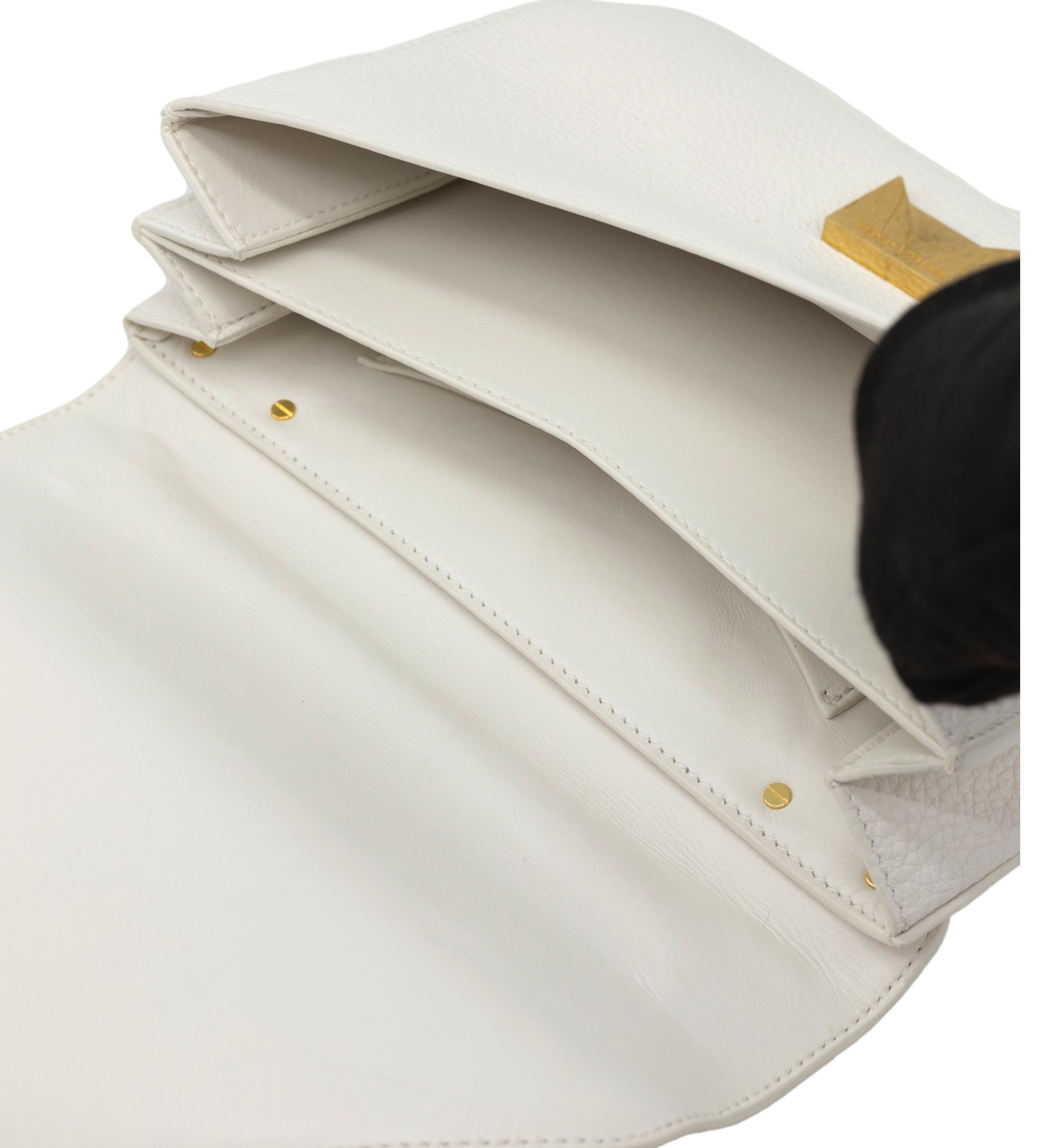 Bottega Veneta Umhängetasche mit montiertem Umschlag aus weißem Leder mit Griff oben im Angebot 7
