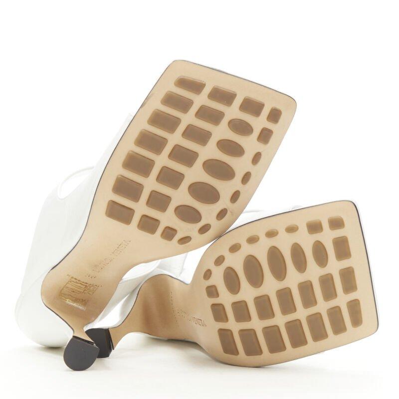 BOTTEGA VENETA Mule 90 - Sandales à bouts carrés en cuir de luxe et optique EU36 en vente 6